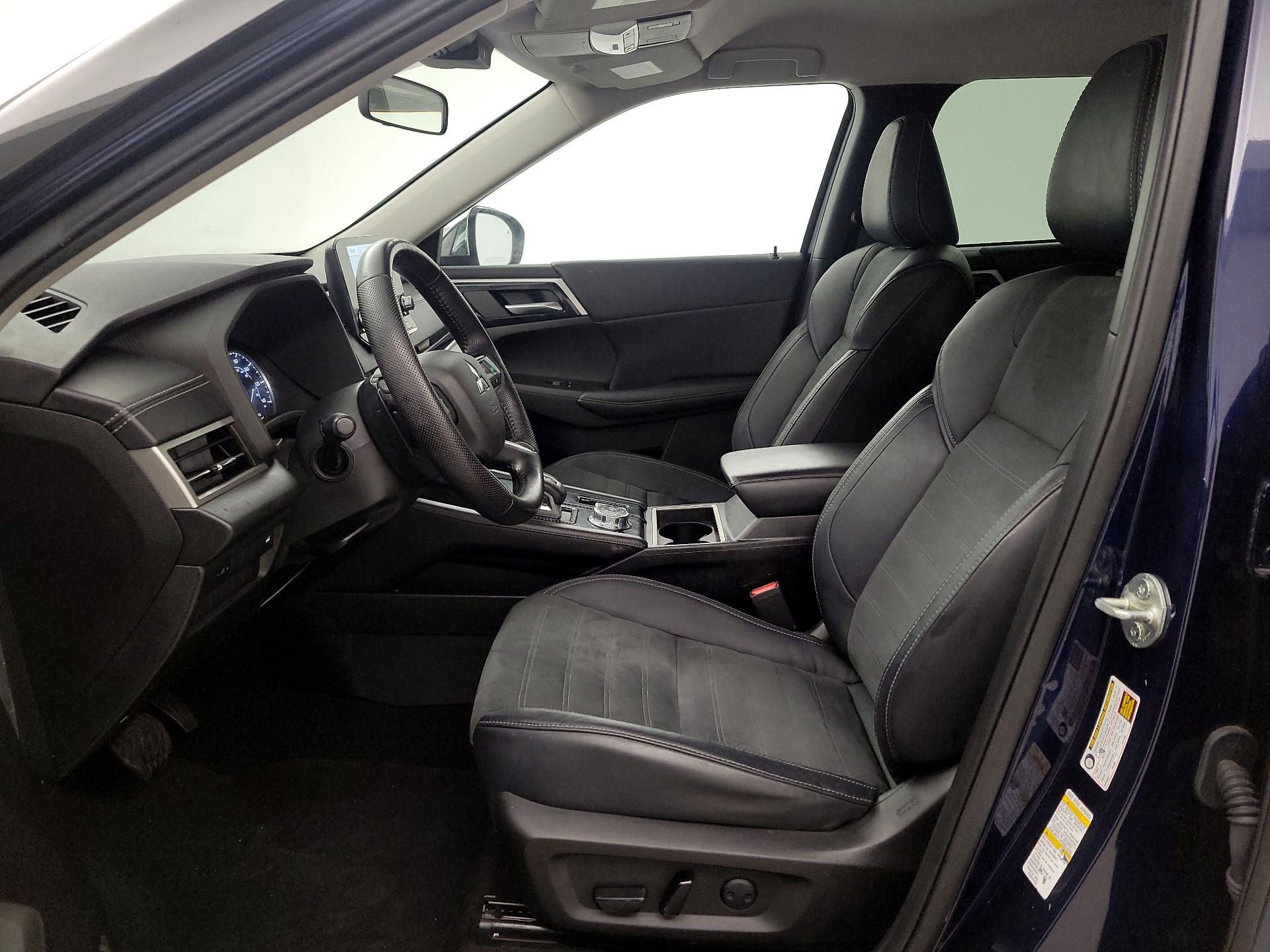 Thumbnail: 2022 Mitsubishi Outlander - 11