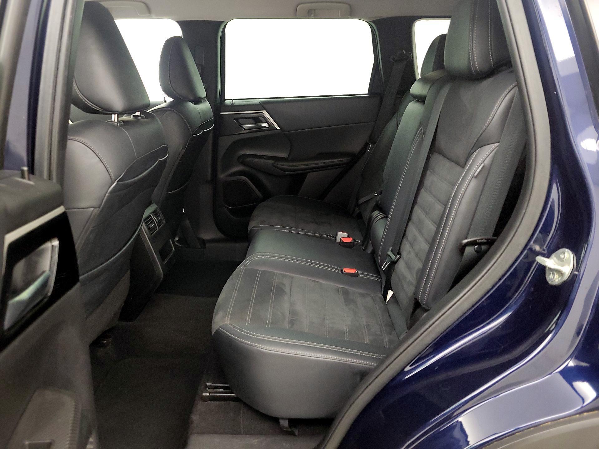 Thumbnail: 2022 Mitsubishi Outlander - 20