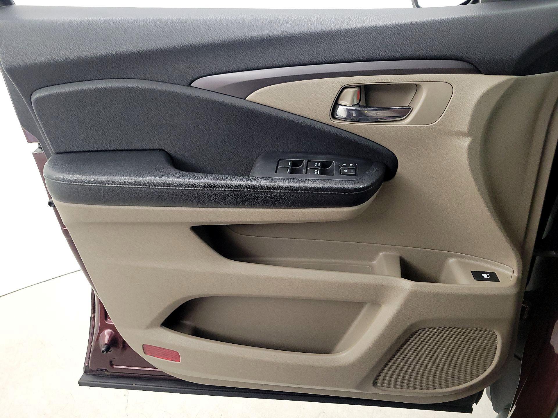 Thumbnail: 2016 Honda Pilot - 12