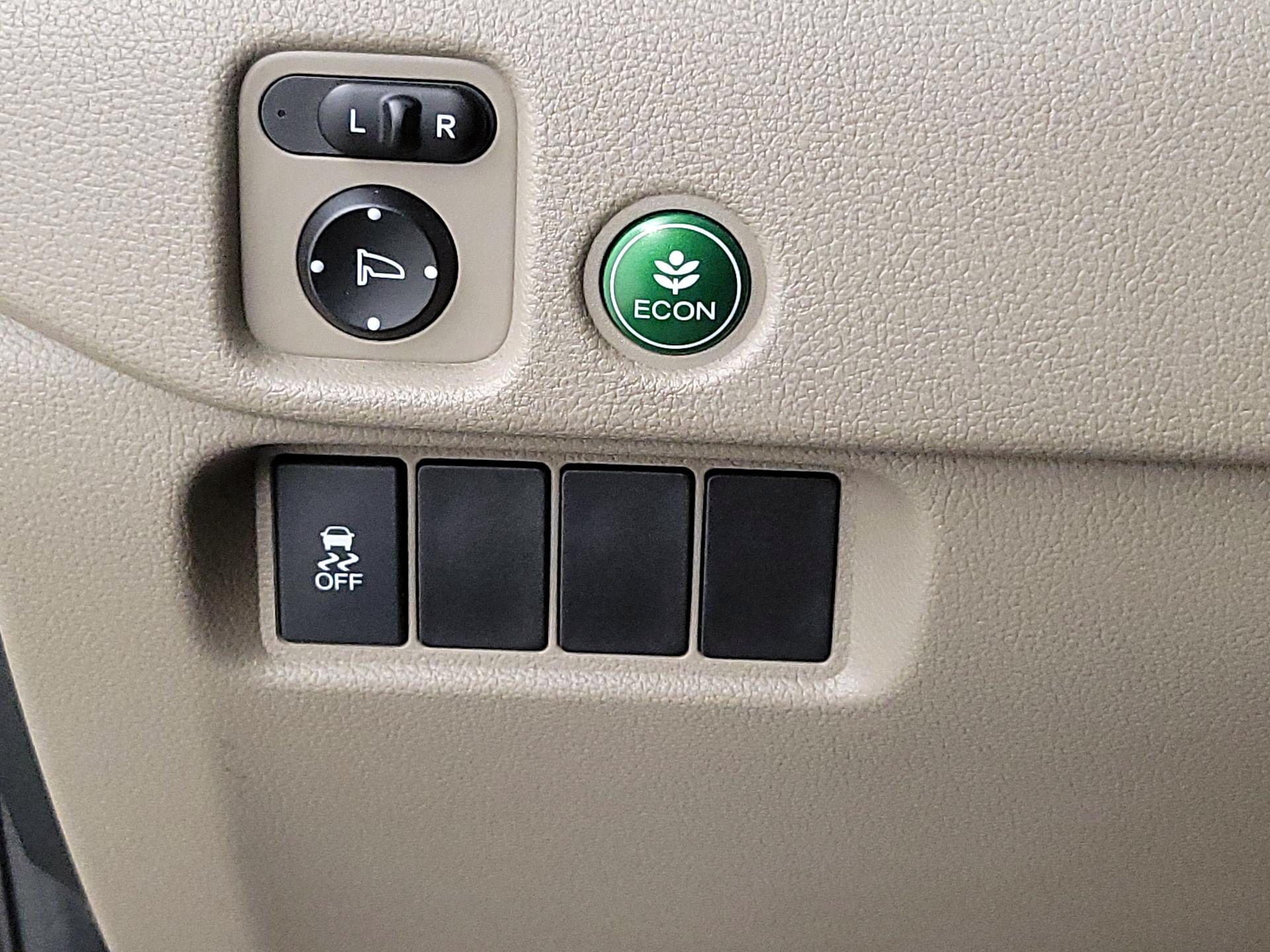 Thumbnail: 2016 Honda Pilot - 13
