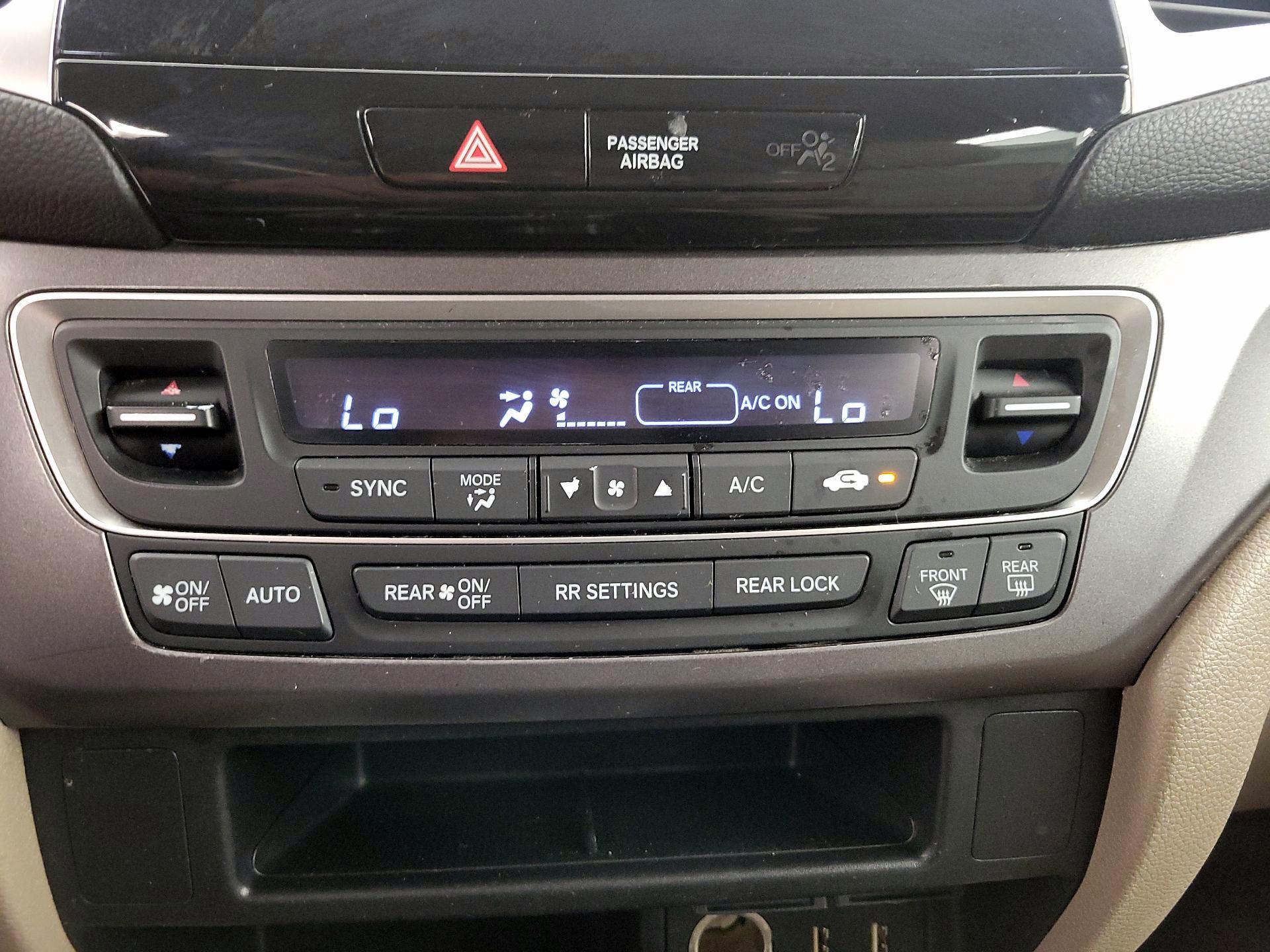 Thumbnail: 2016 Honda Pilot - 16