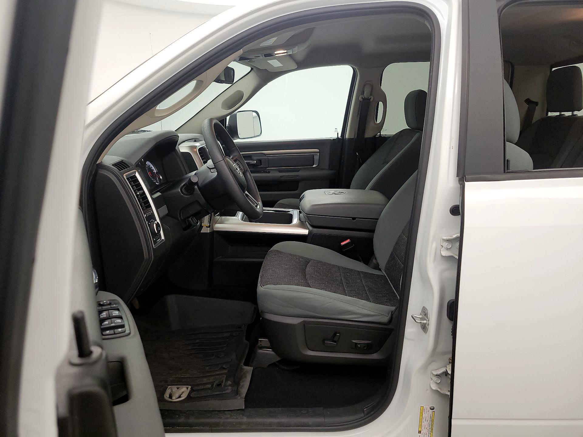 Thumbnail: 2019 RAM 1500 Classic - 11