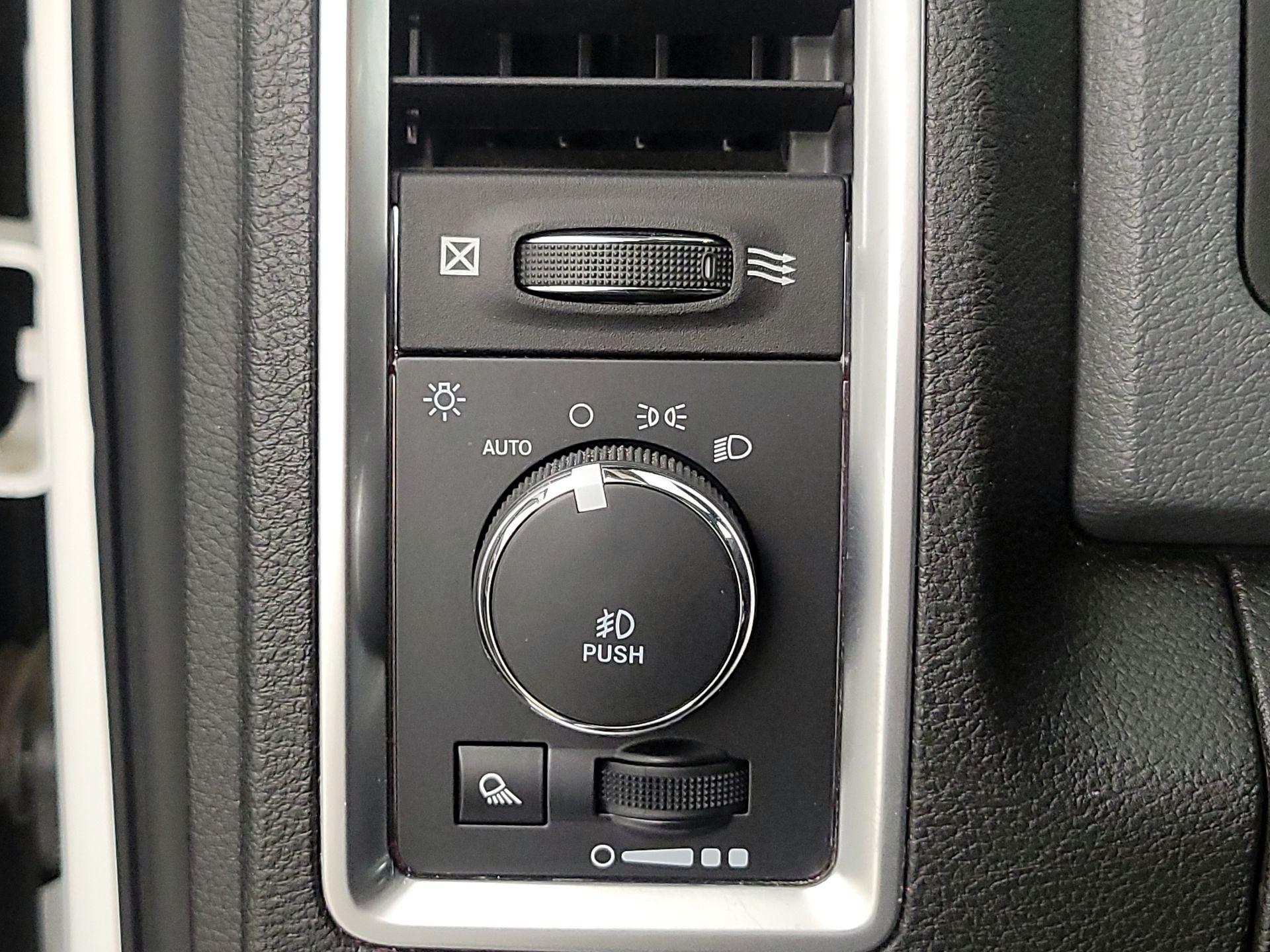Thumbnail: 2019 RAM 1500 Classic - 13