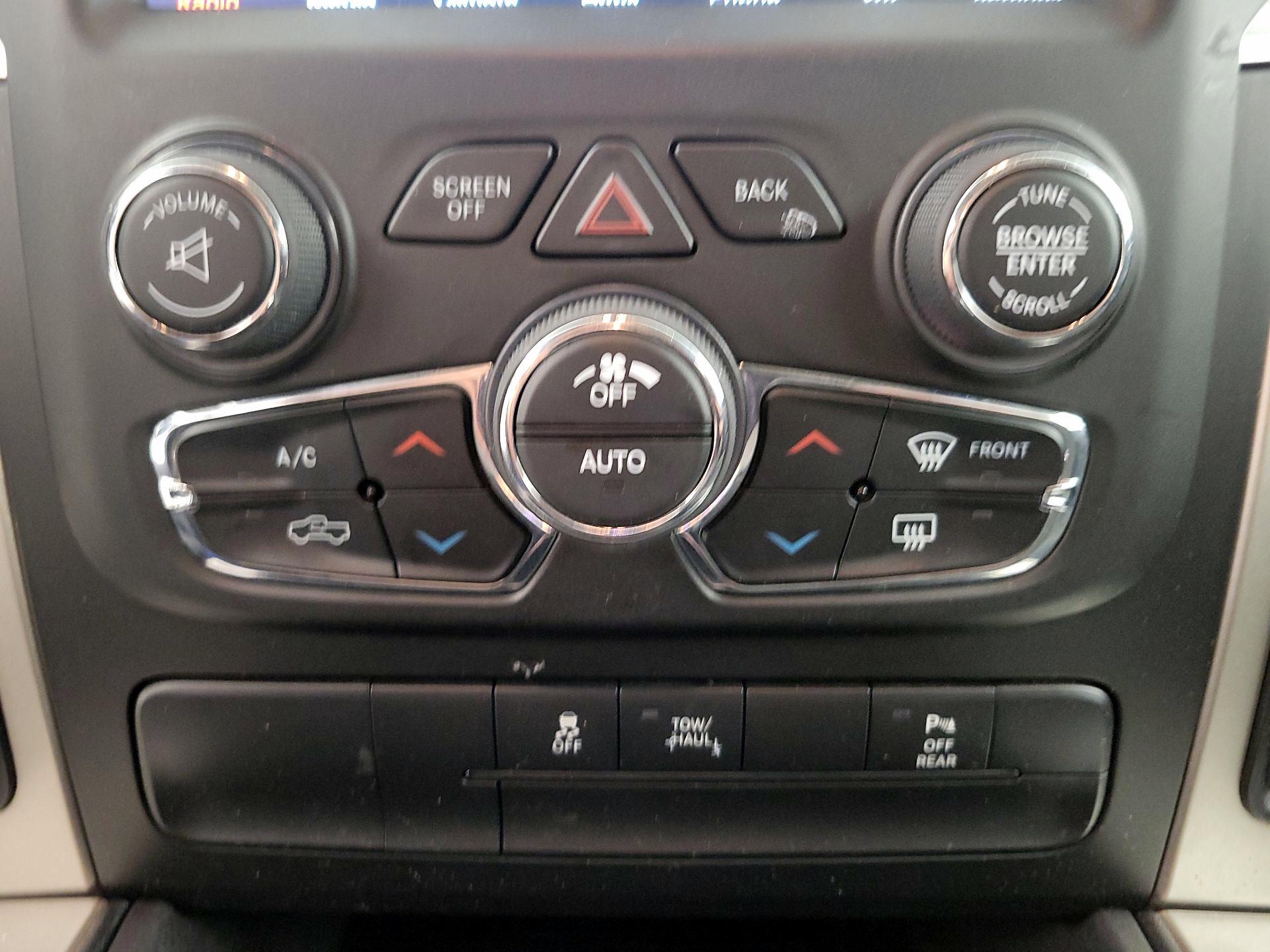 Thumbnail: 2019 RAM 1500 Classic - 16