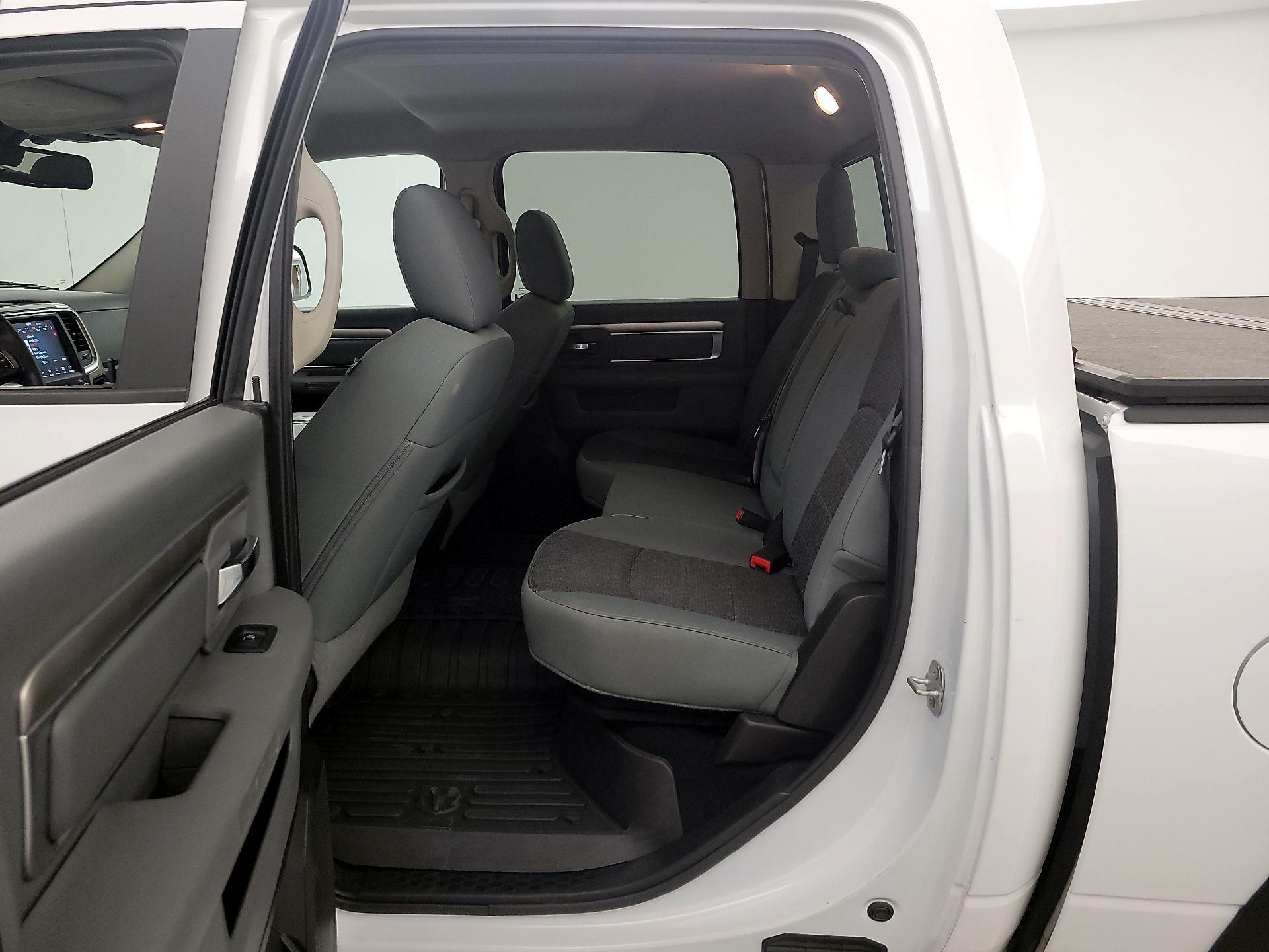 Thumbnail: 2019 RAM 1500 Classic - 19