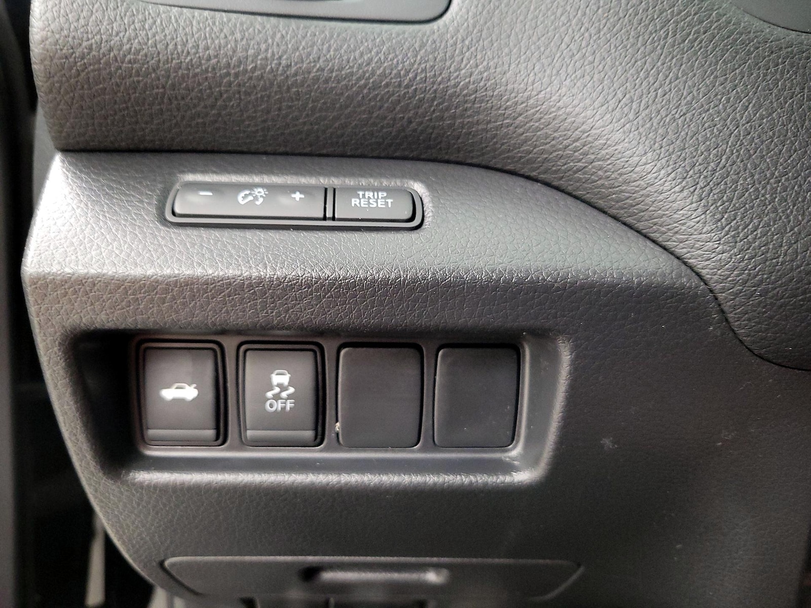 2018 Nissan Altima SR - Photo 14