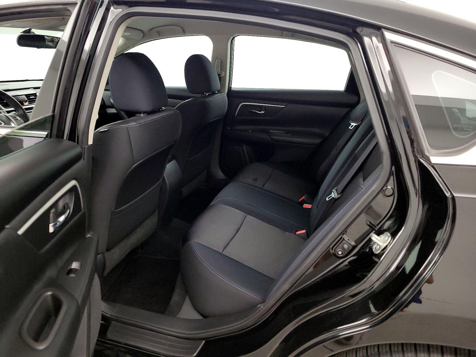 2018 Nissan Altima SR - Photo 20