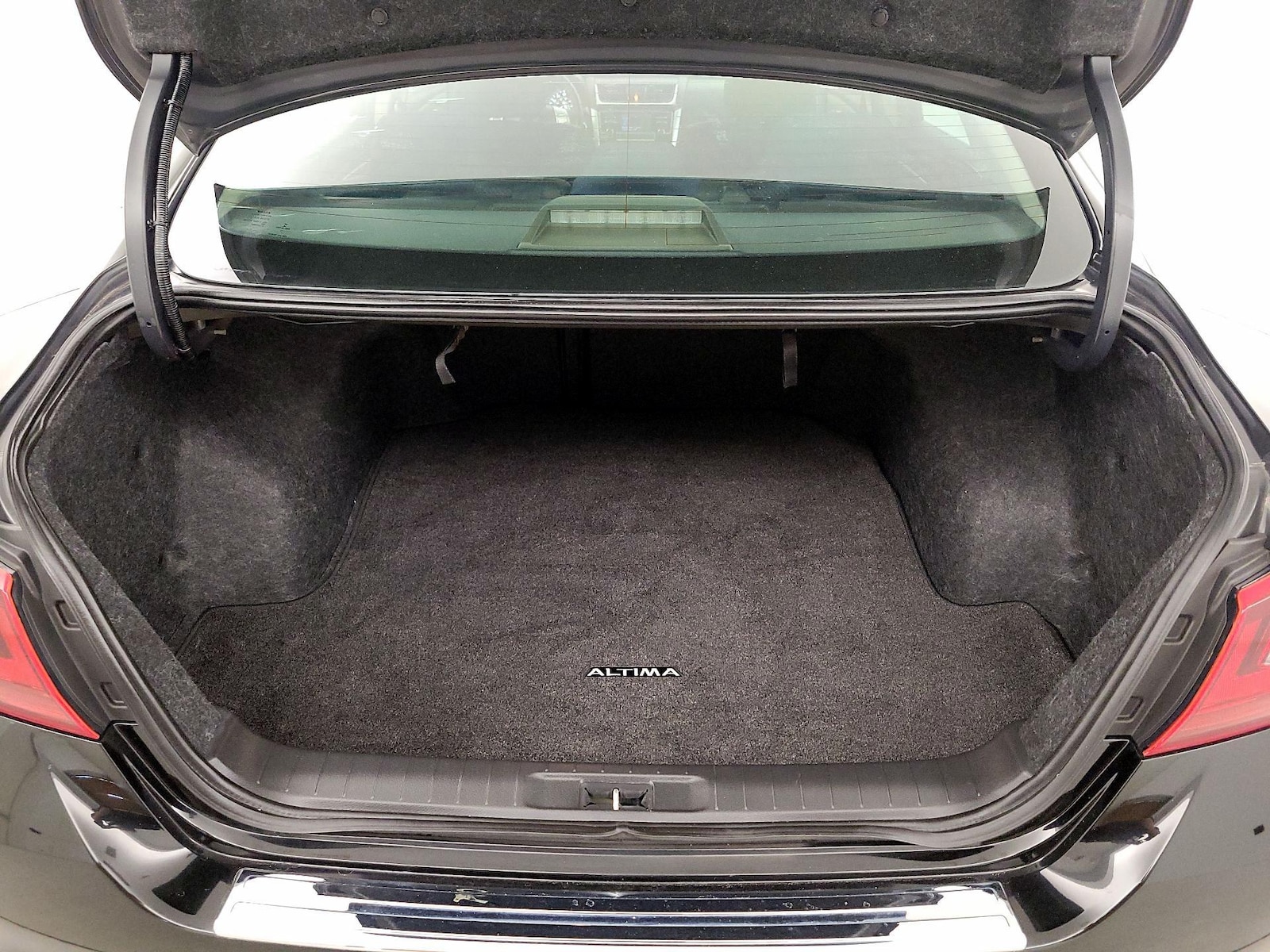 2018 Nissan Altima SR - Photo 21