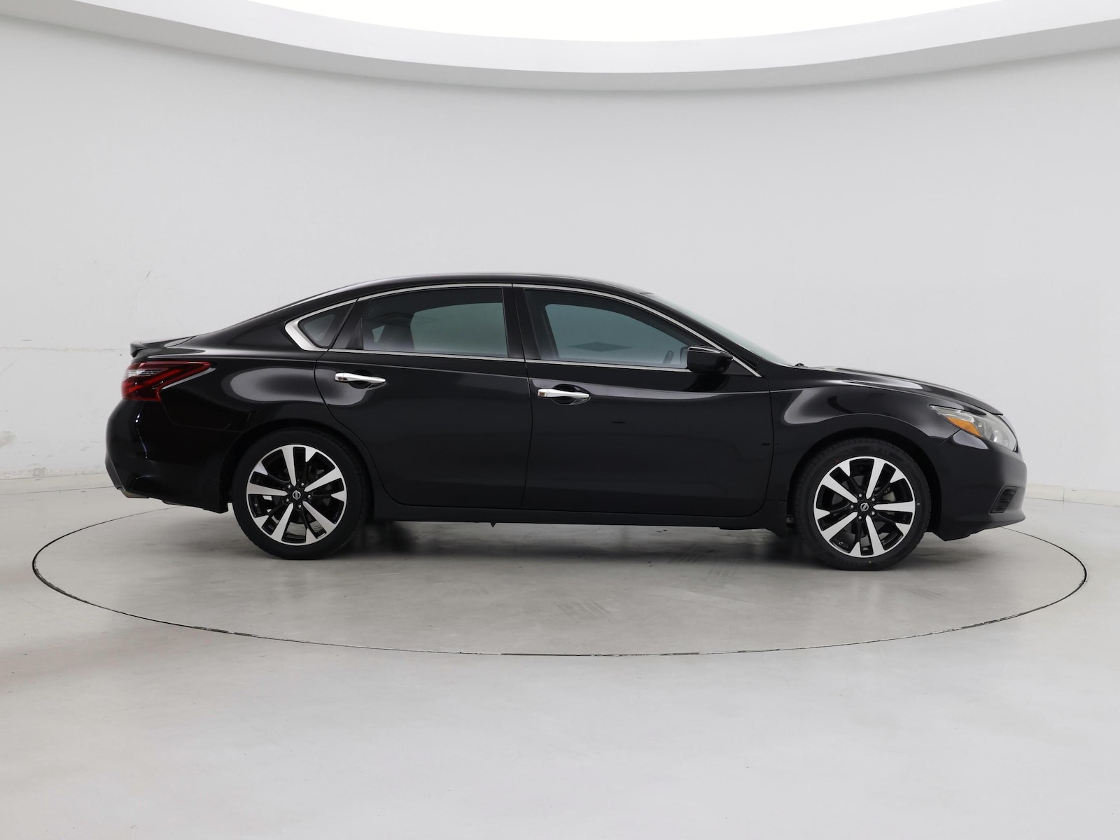 2018 Nissan Altima SR - Photo 8