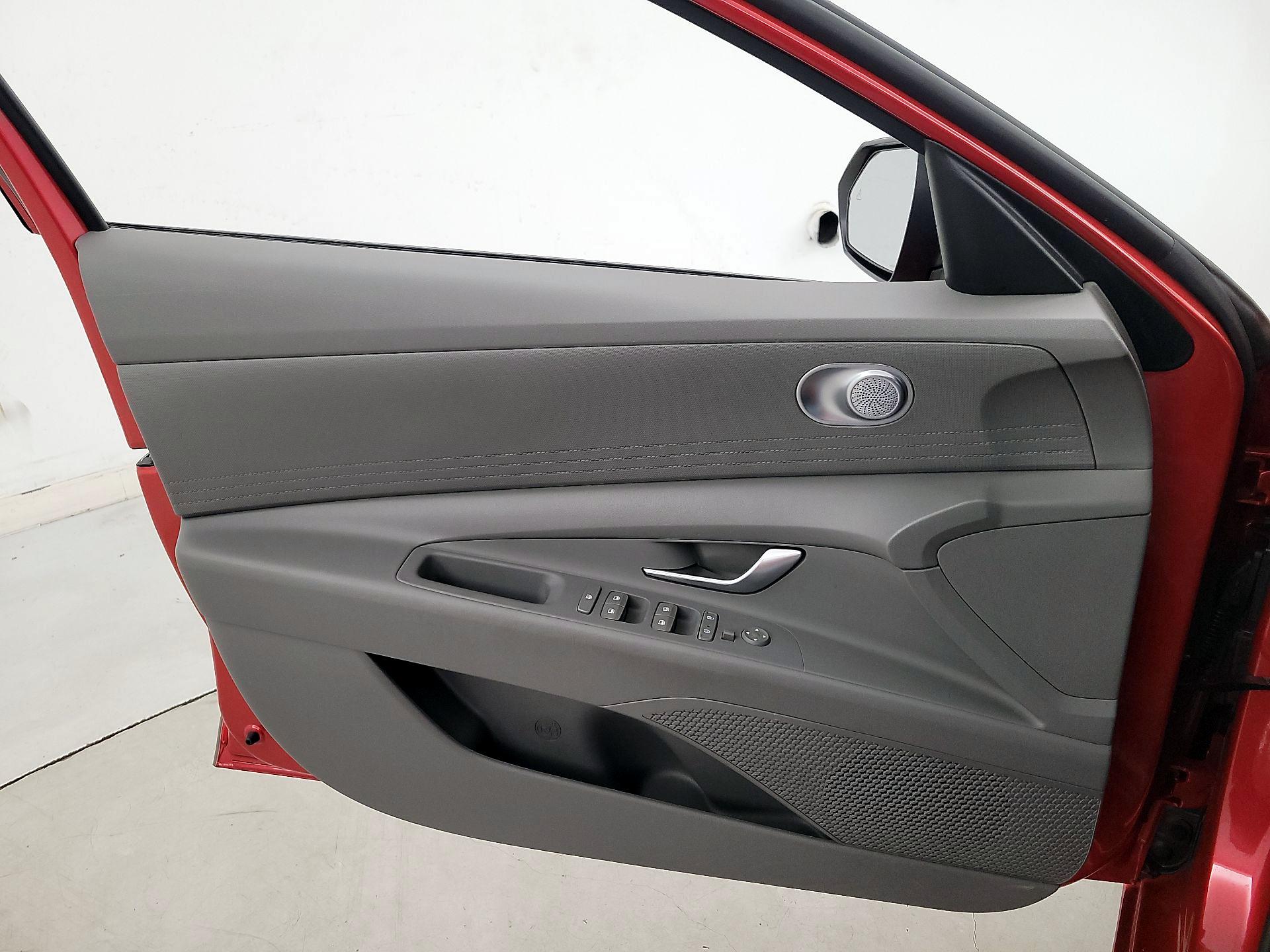 Thumbnail: 2021 Hyundai Elantra - 12