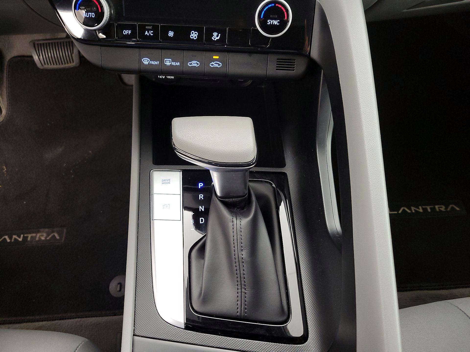 Thumbnail: 2021 Hyundai Elantra - 17