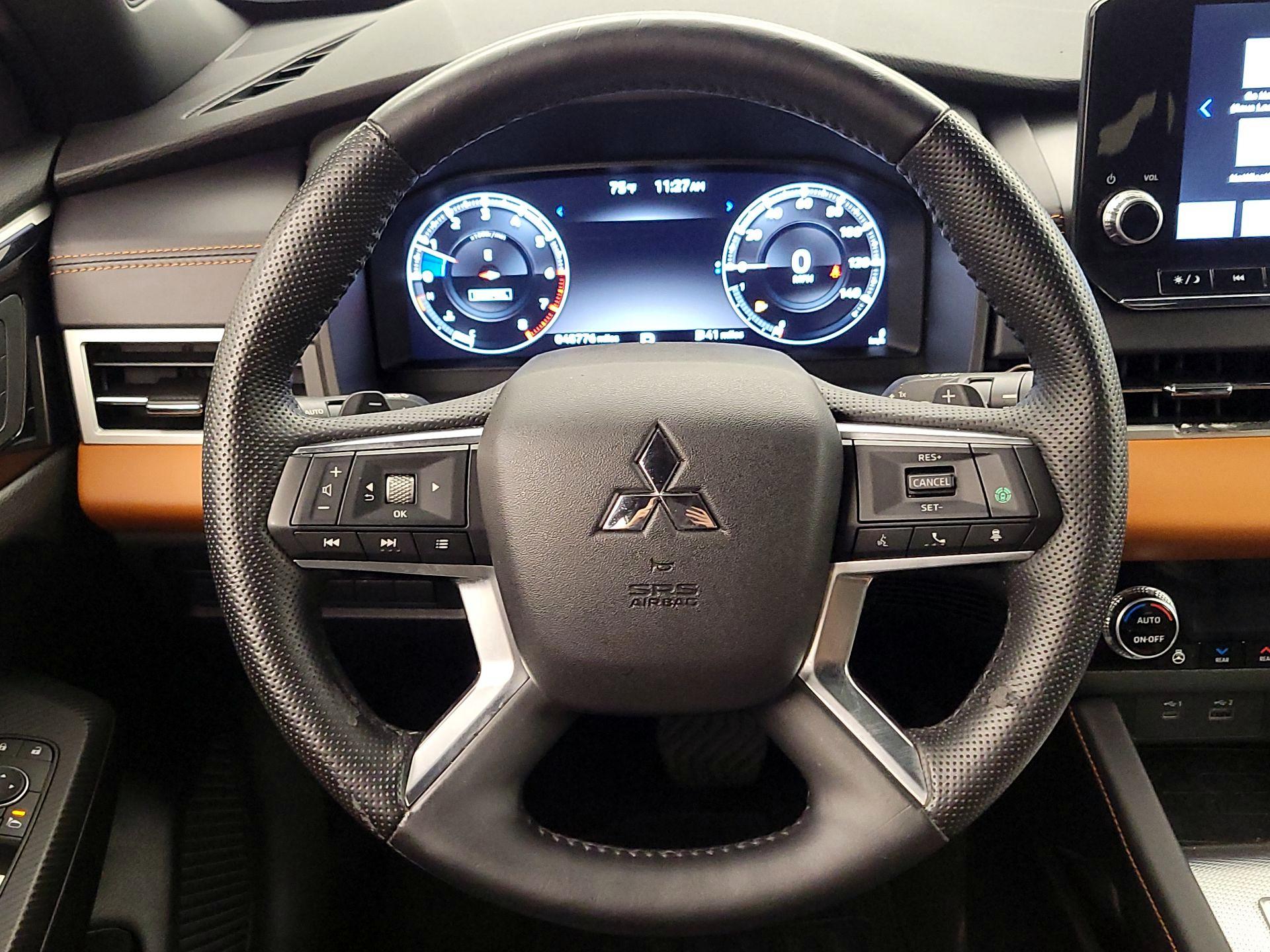 Thumbnail: 2022 Mitsubishi Outlander - 10