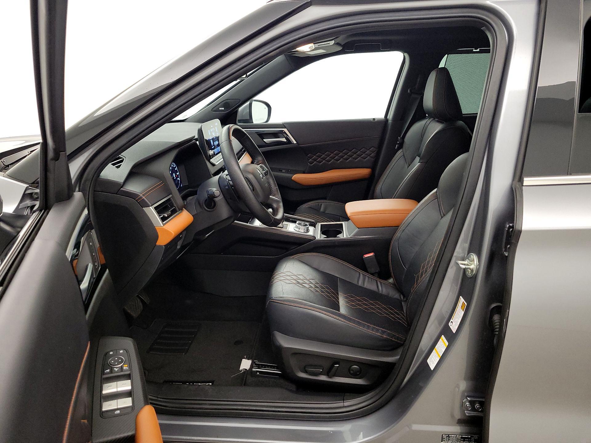 Thumbnail: 2022 Mitsubishi Outlander - 11