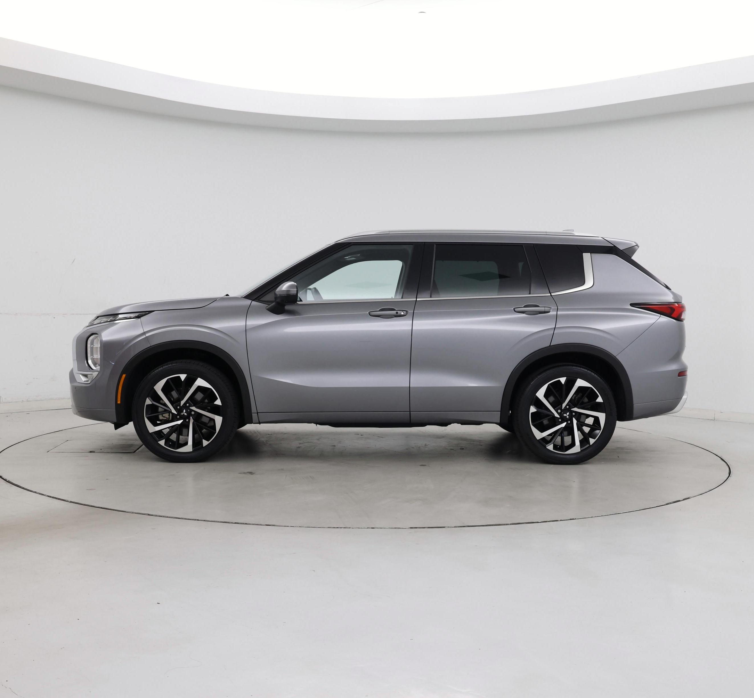 Thumbnail: 2022 Mitsubishi Outlander - 3