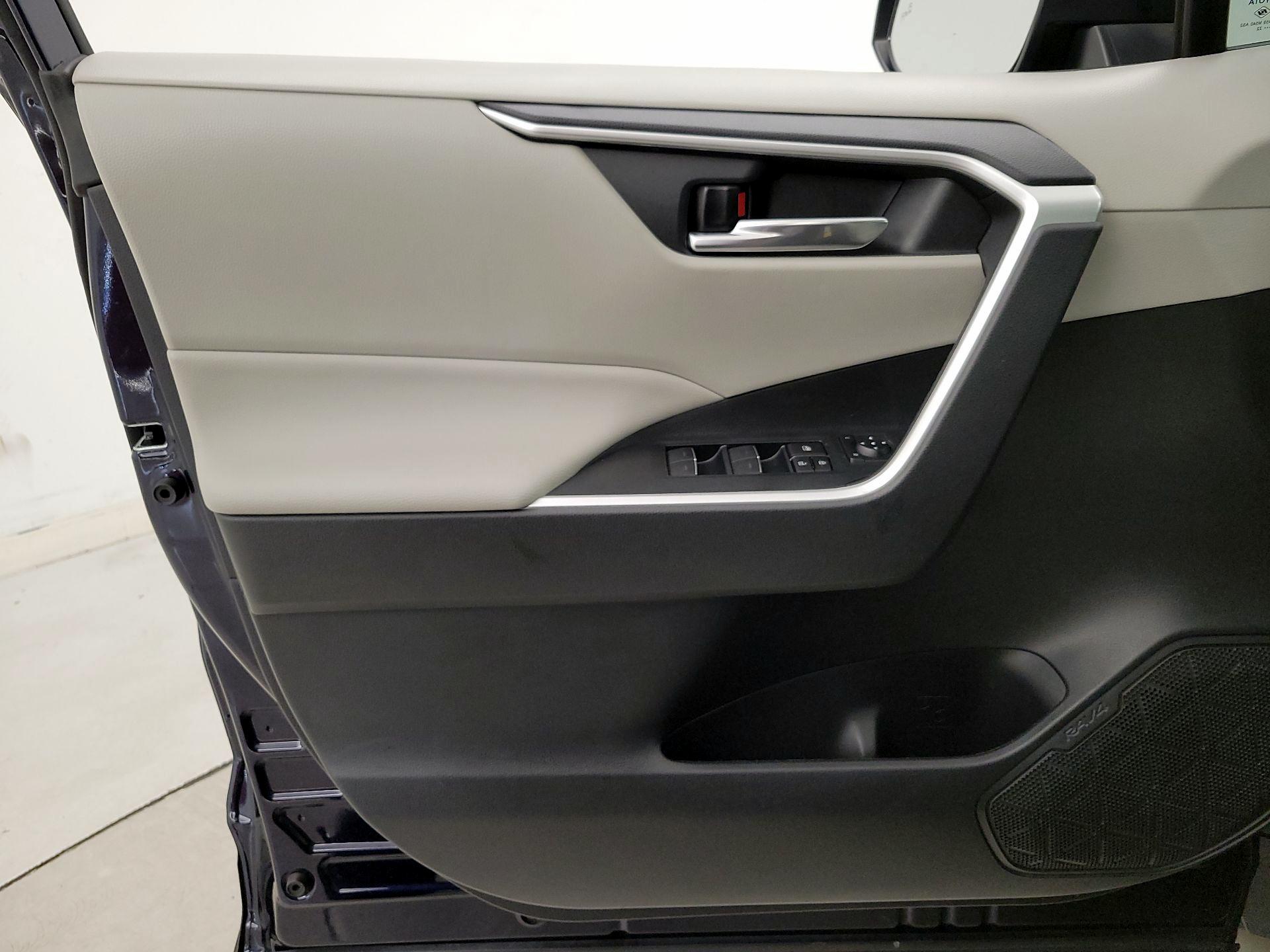 Thumbnail: 2022 Toyota RAV4 - 12