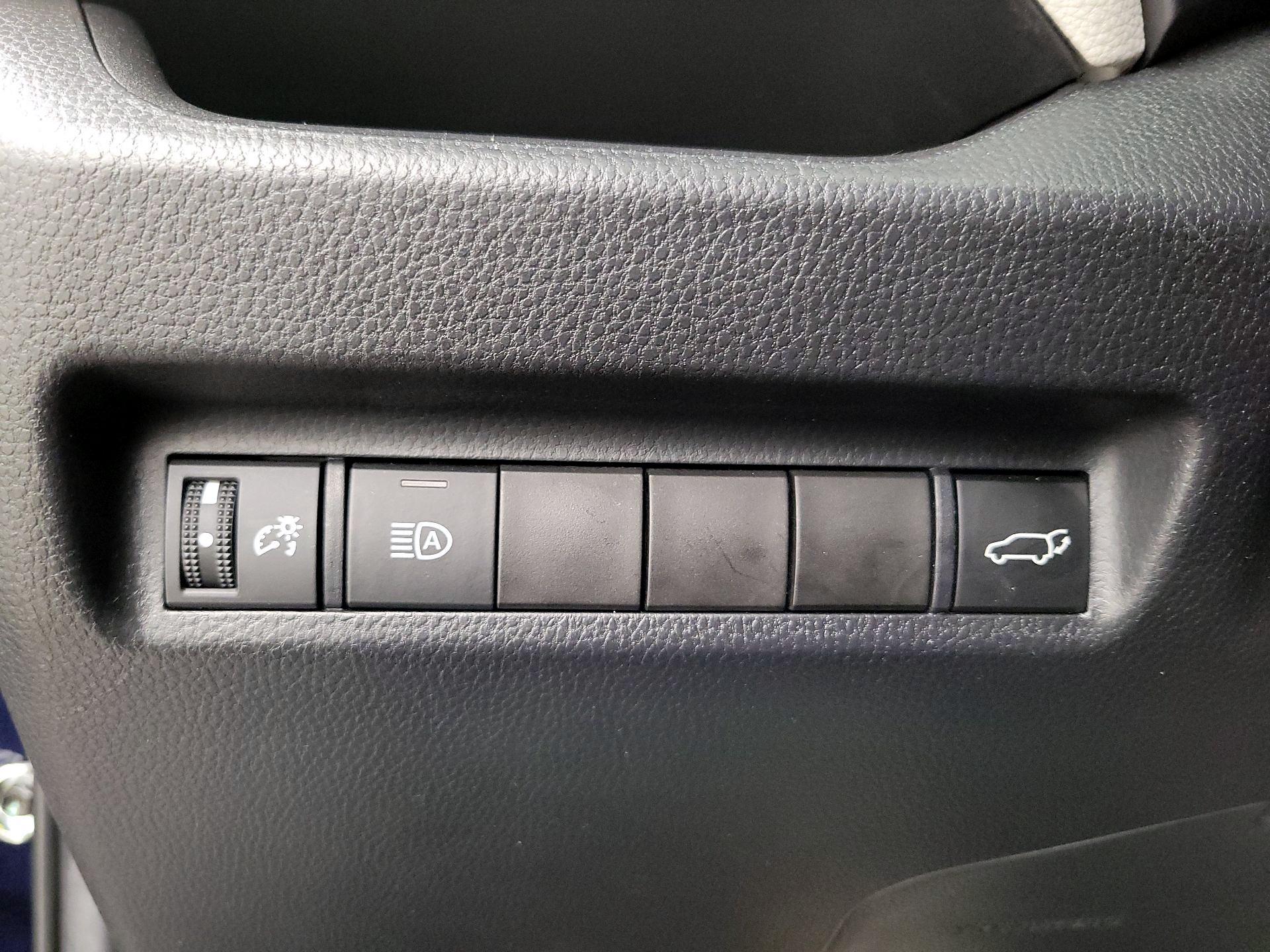 Thumbnail: 2022 Toyota RAV4 - 13