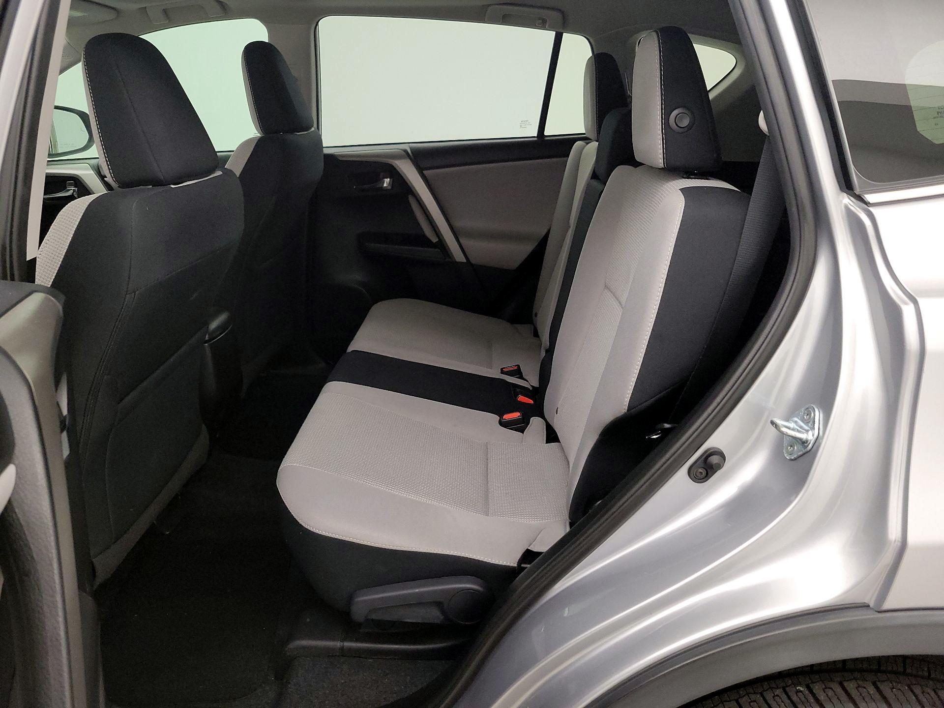 Thumbnail: 2017 Toyota RAV4 - 20