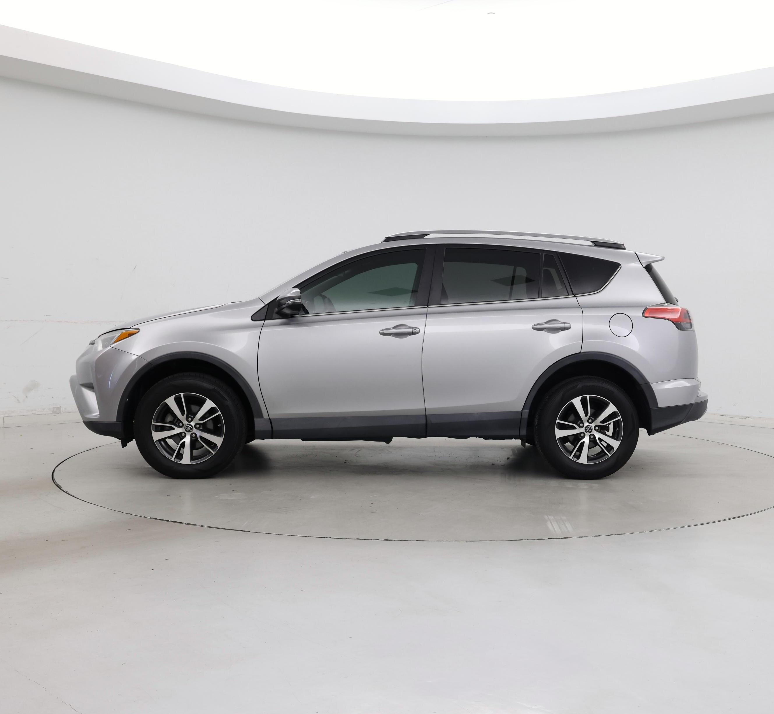 Thumbnail: 2017 Toyota RAV4 - 3