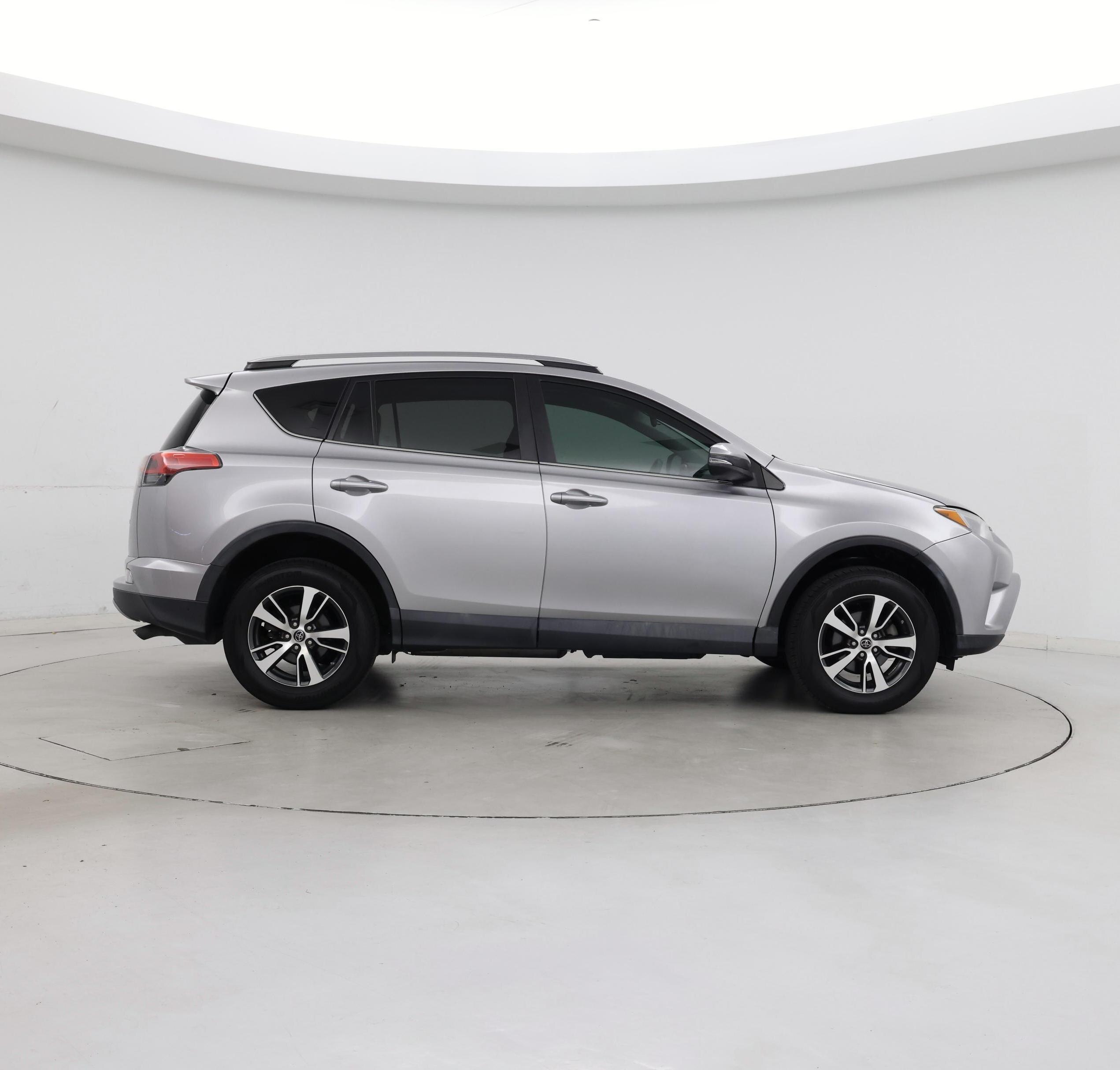 Thumbnail: 2017 Toyota RAV4 - 7