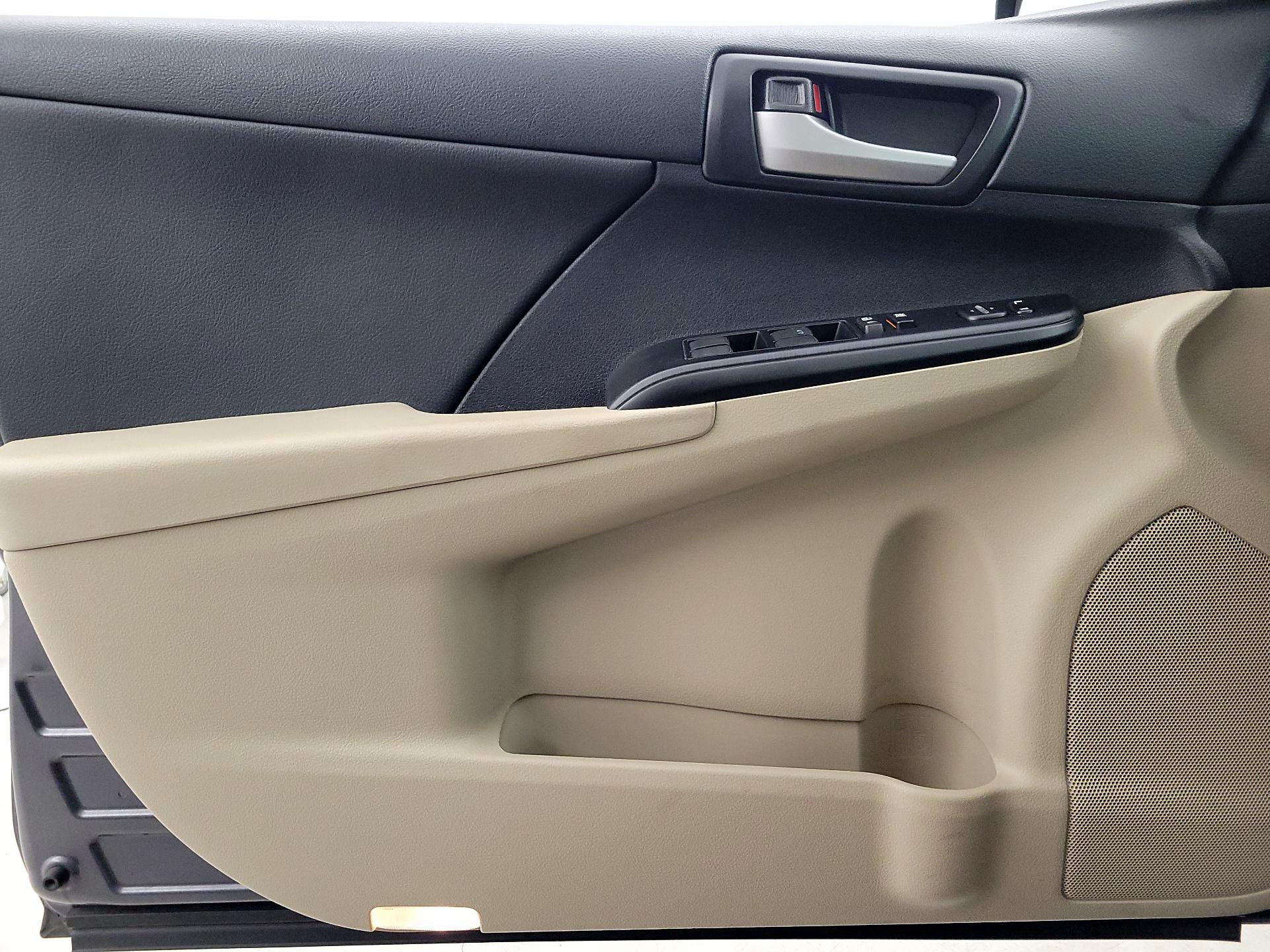Thumbnail: 2014 Toyota Camry - 12