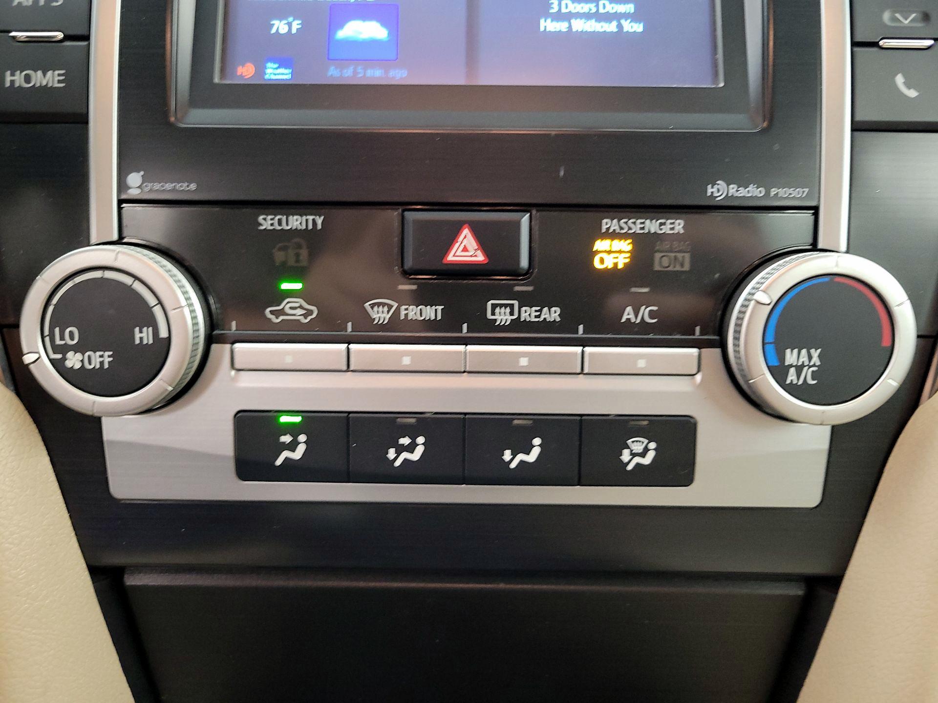 Thumbnail: 2014 Toyota Camry - 16