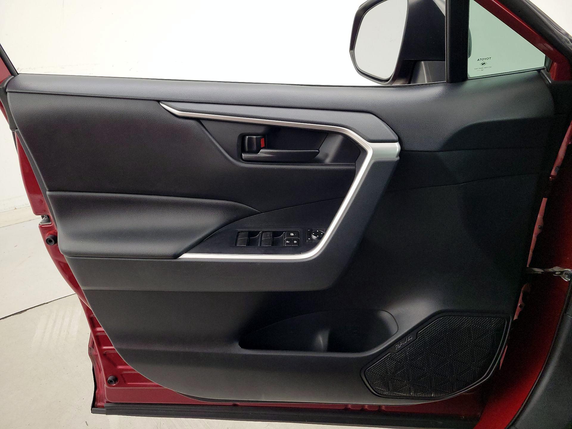 Thumbnail: 2019 Toyota RAV4 - 12