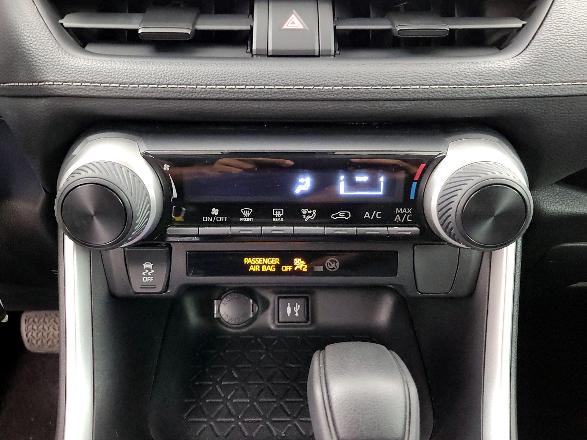 Thumbnail: 2019 Toyota RAV4 - 16