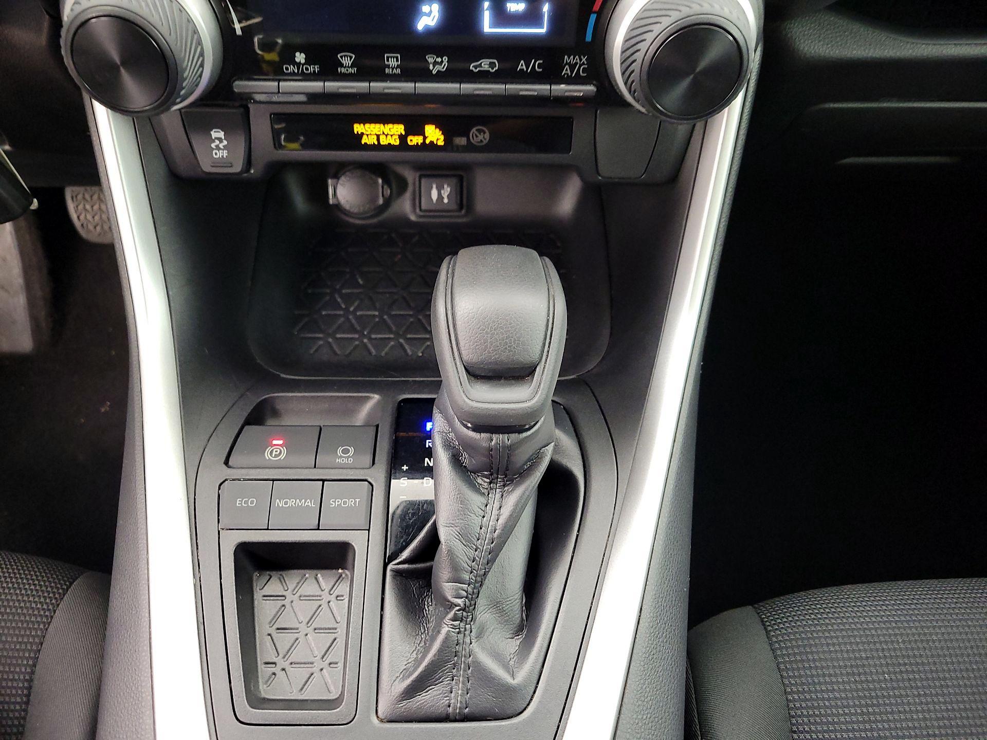 Thumbnail: 2019 Toyota RAV4 - 17