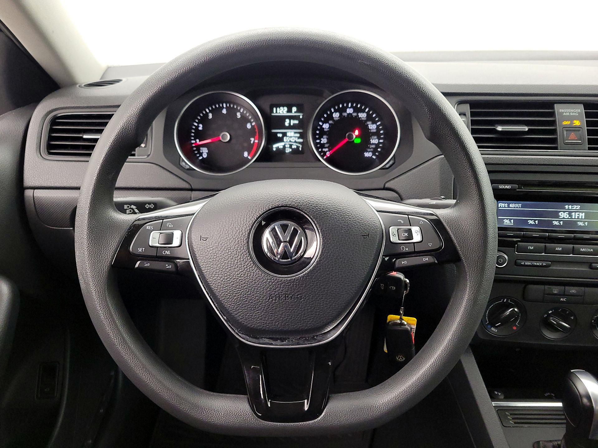 Thumbnail: 2015 Volkswagen Jetta - 10