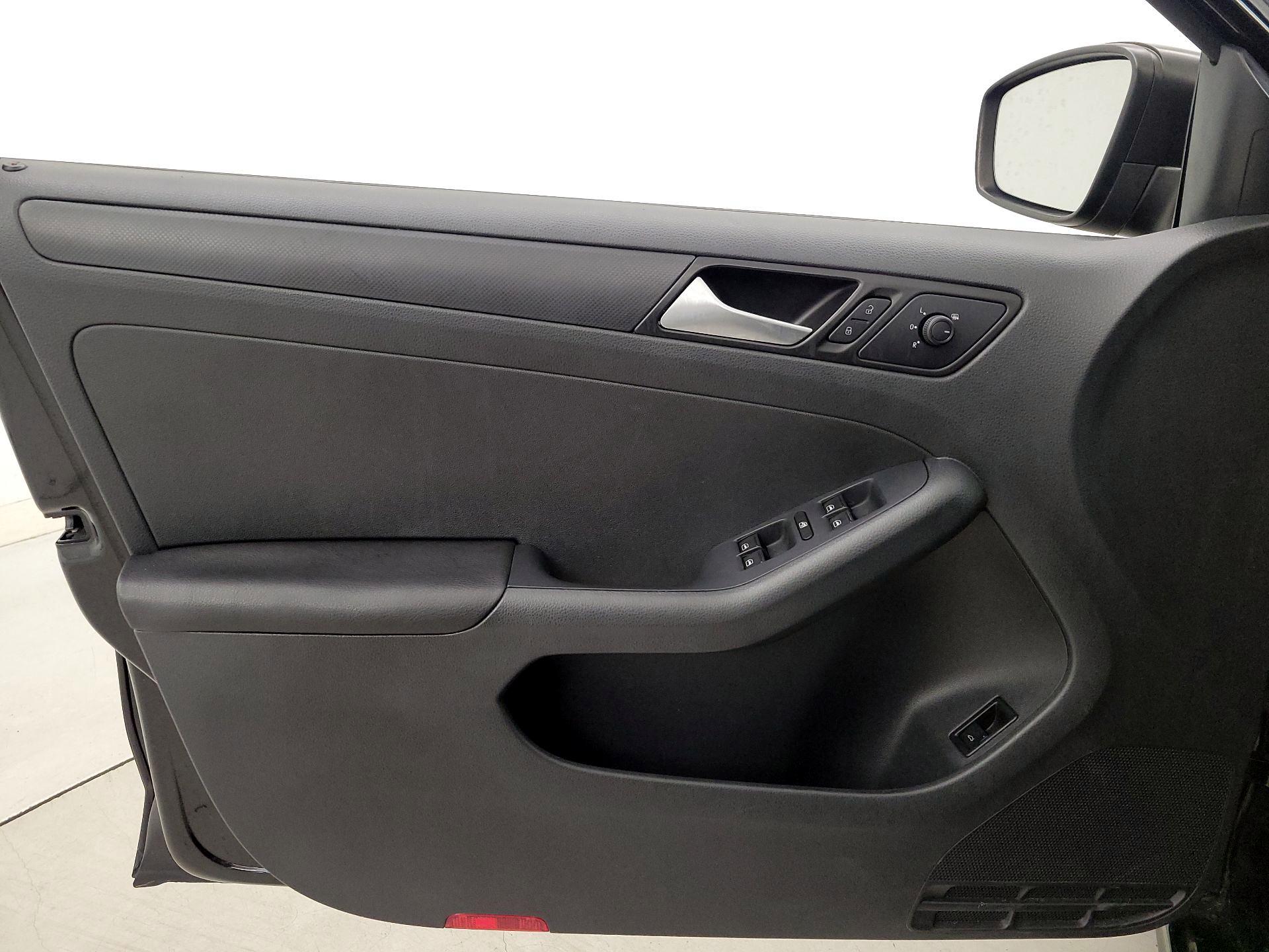 Thumbnail: 2015 Volkswagen Jetta - 12