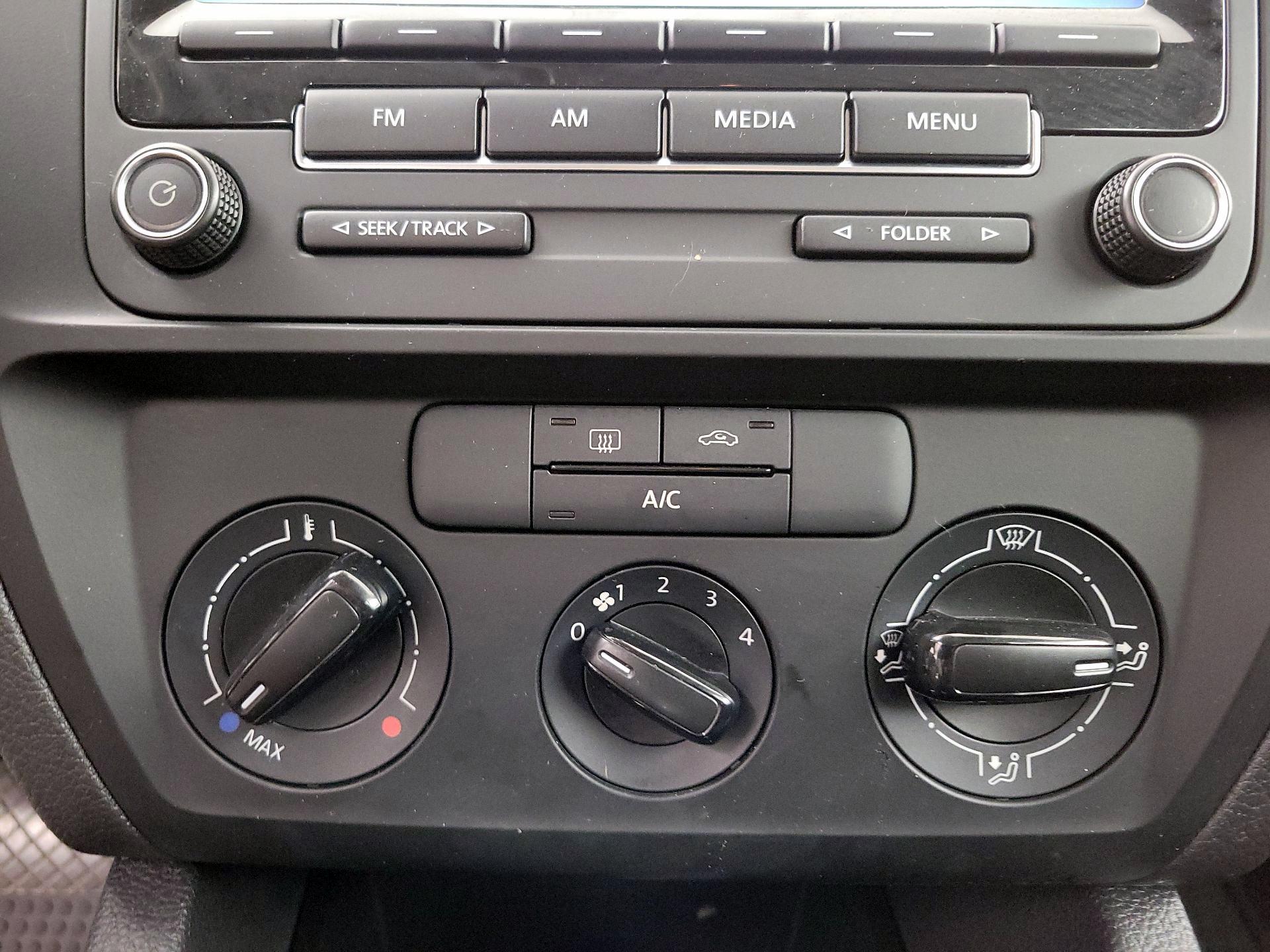 Thumbnail: 2015 Volkswagen Jetta - 15