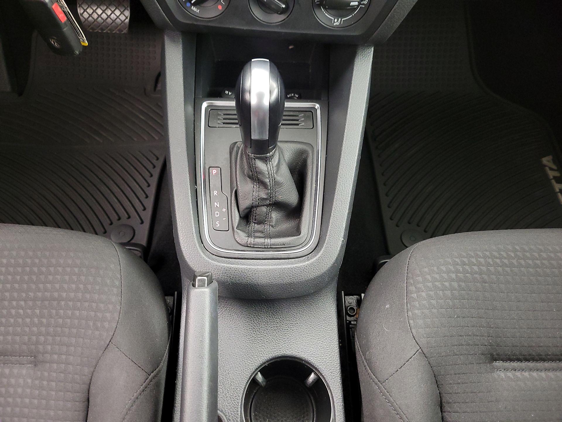 Thumbnail: 2015 Volkswagen Jetta - 16