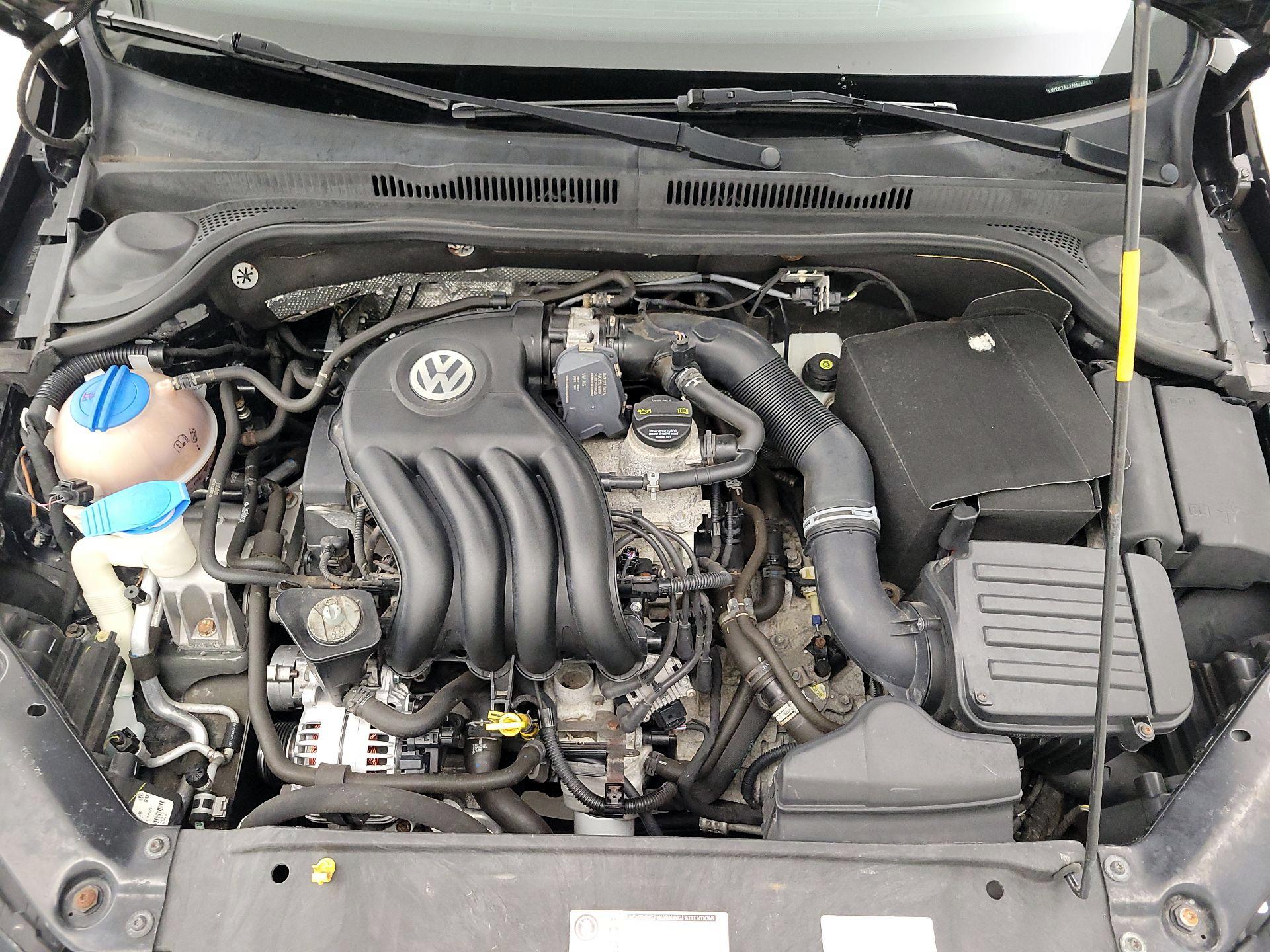 Thumbnail: 2015 Volkswagen Jetta - 19