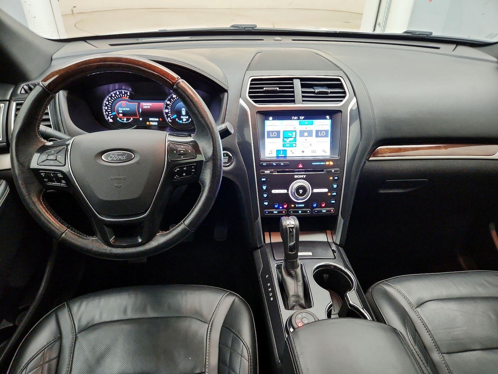 2017 Ford Explorer Platinum - Photo 10