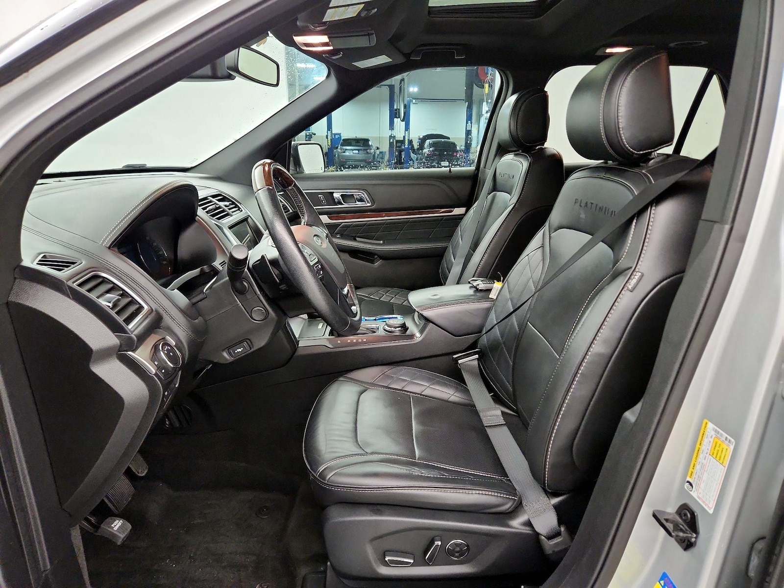 2017 Ford Explorer Platinum - Photo 12
