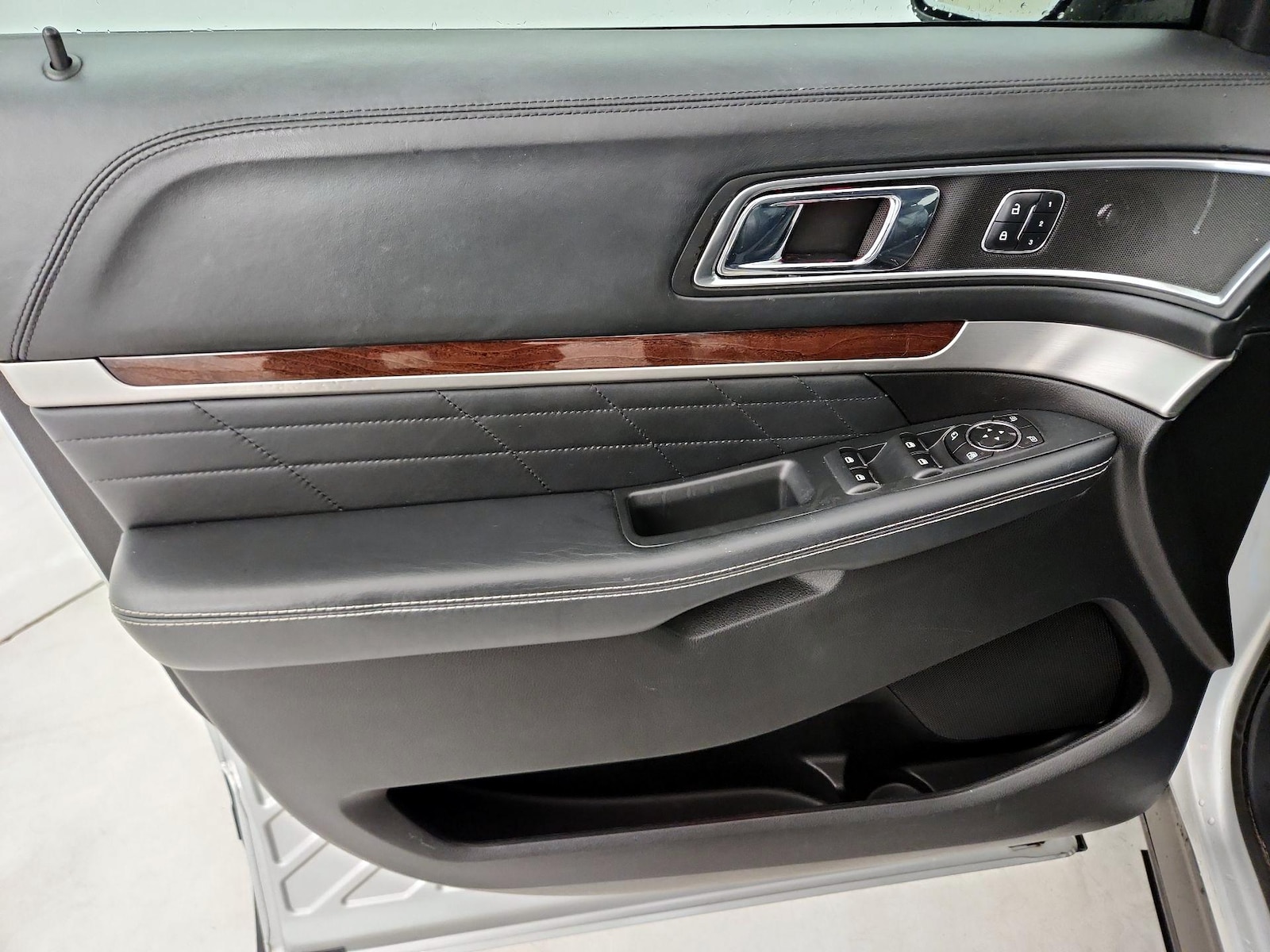 2017 Ford Explorer Platinum - Photo 13