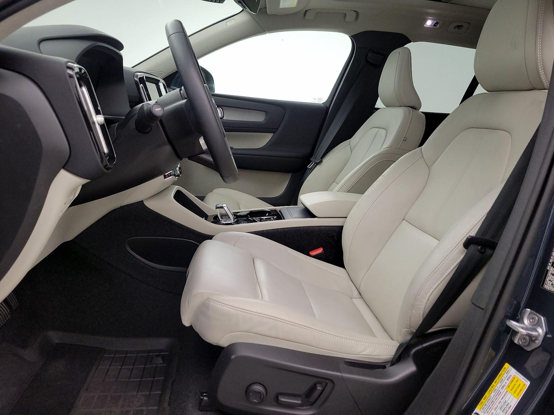 Thumbnail: 2021 Volvo XC40 - 11