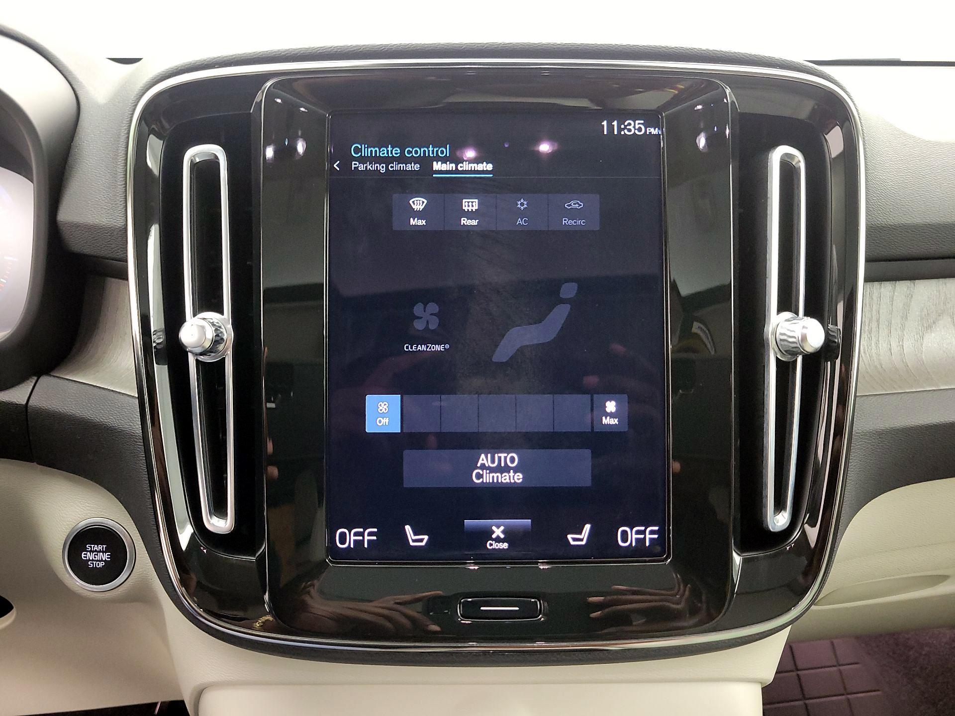 Thumbnail: 2021 Volvo XC40 - 17
