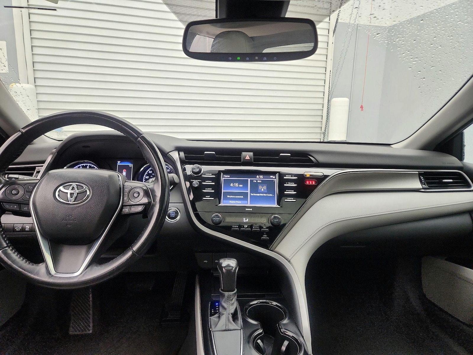 2020 Toyota Camry SE - Photo 10