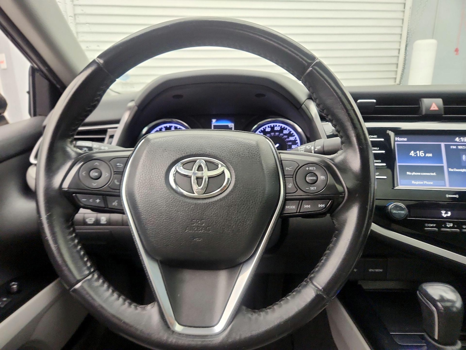 2020 Toyota Camry SE - Photo 11