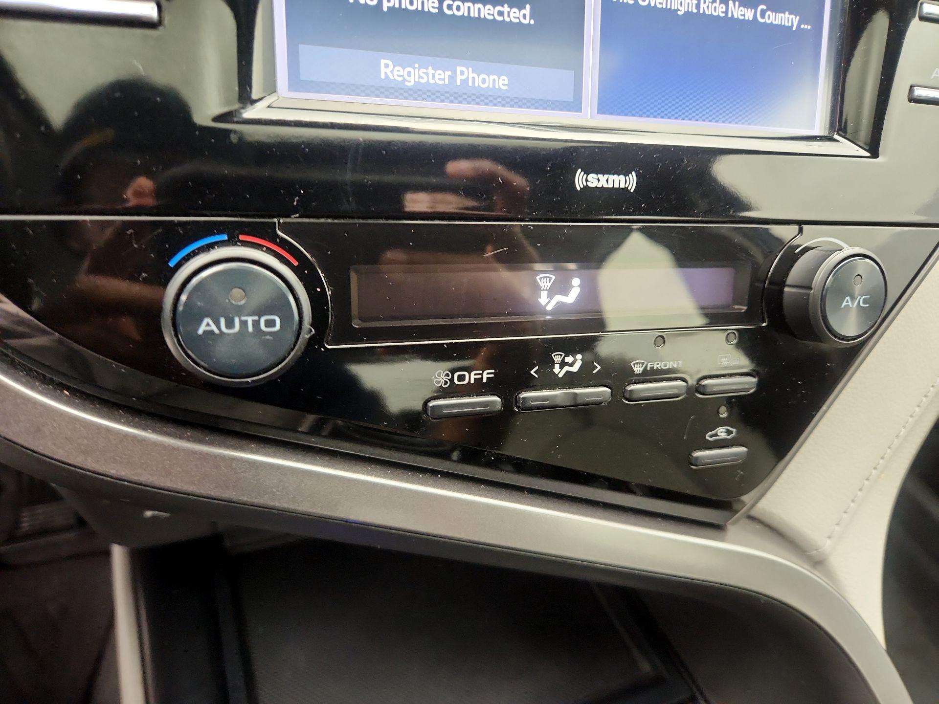 Thumbnail: 2020 Toyota Camry - 16