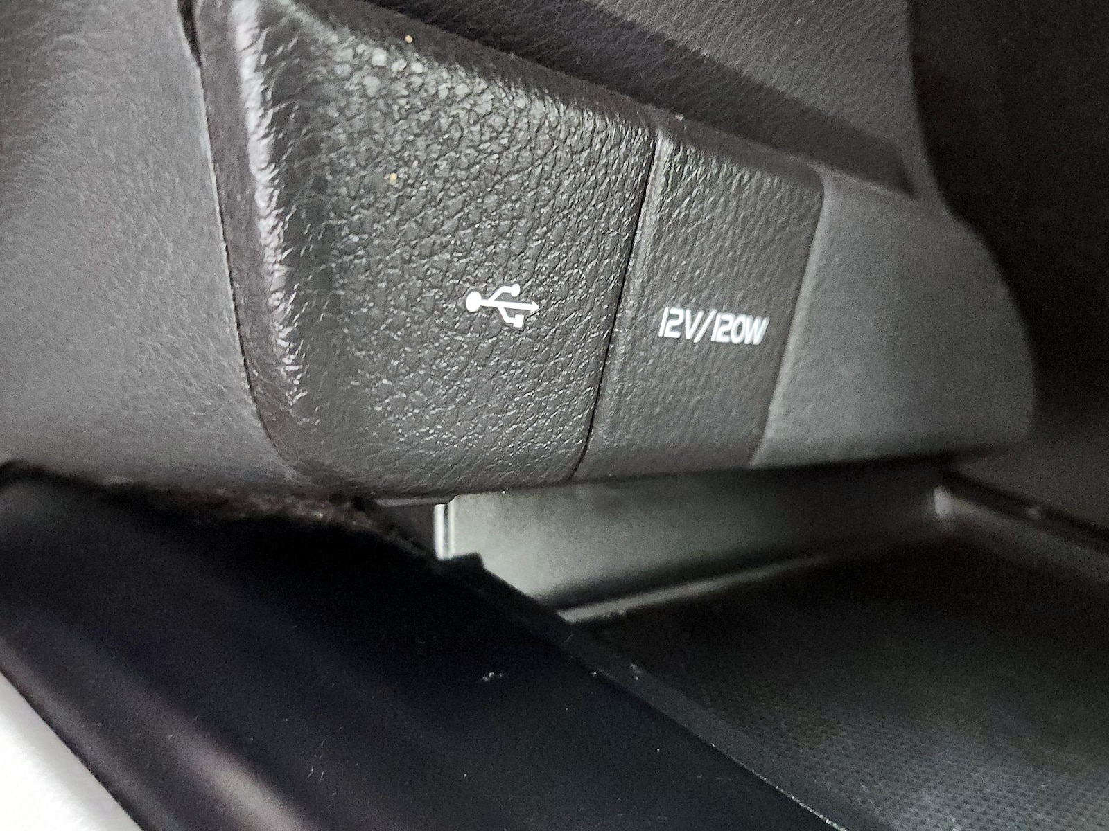 2020 Toyota Camry SE - Photo 19