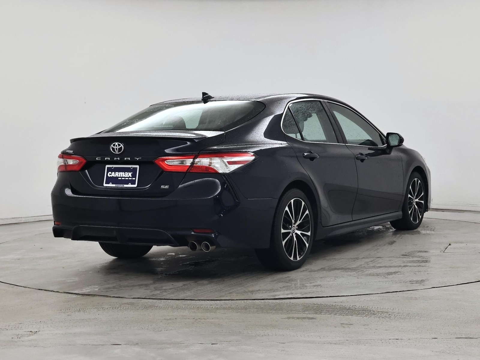2020 Toyota Camry SE - Photo 9