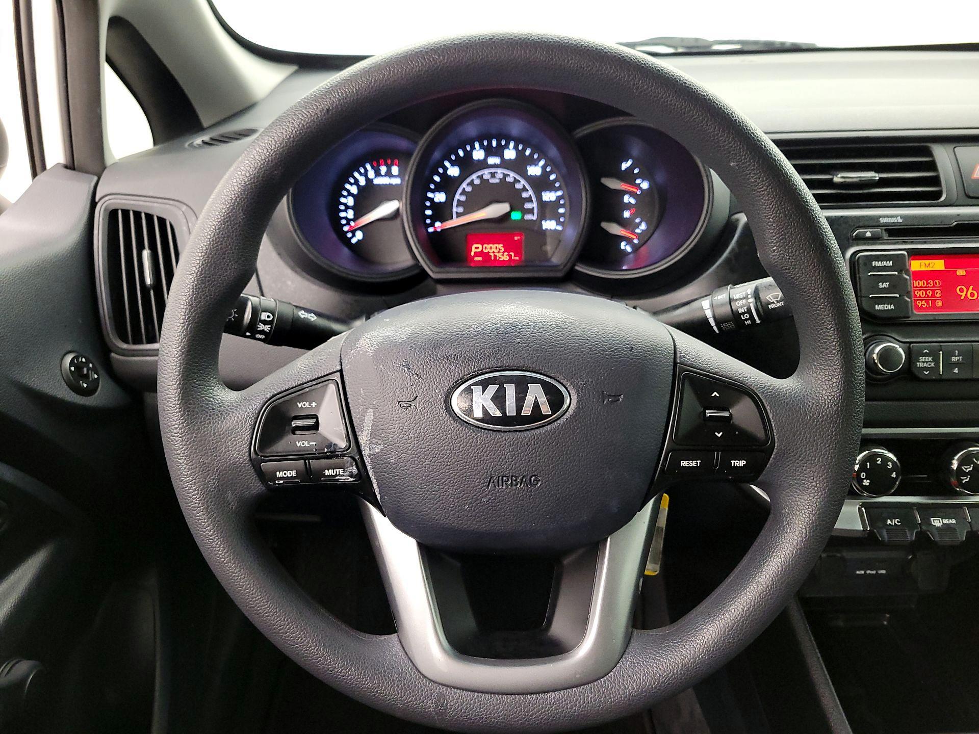 Thumbnail: 2015 Kia Rio - 10