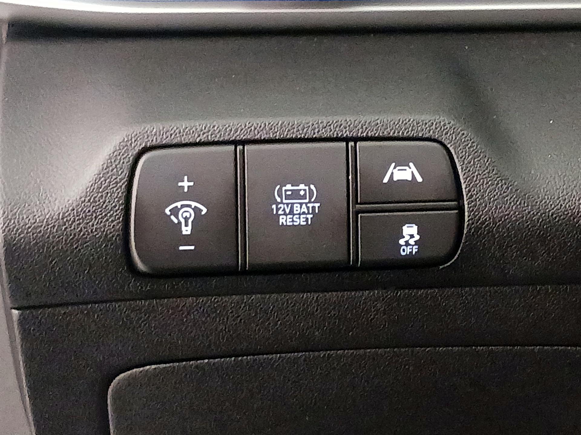 Thumbnail: 2023 Hyundai Elantra - 13