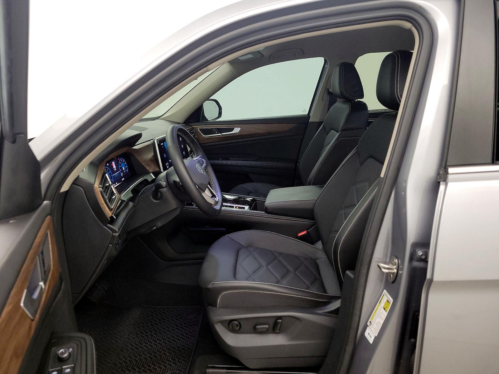 2024 Volkswagen Atlas SE w/Tech - Photo 12