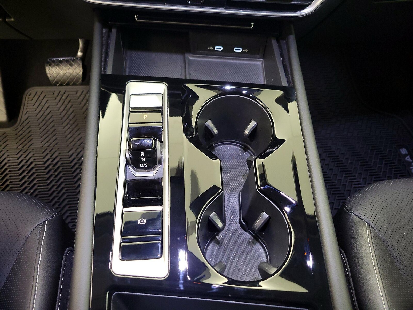 2024 Volkswagen Atlas SE w/Tech - Photo 18
