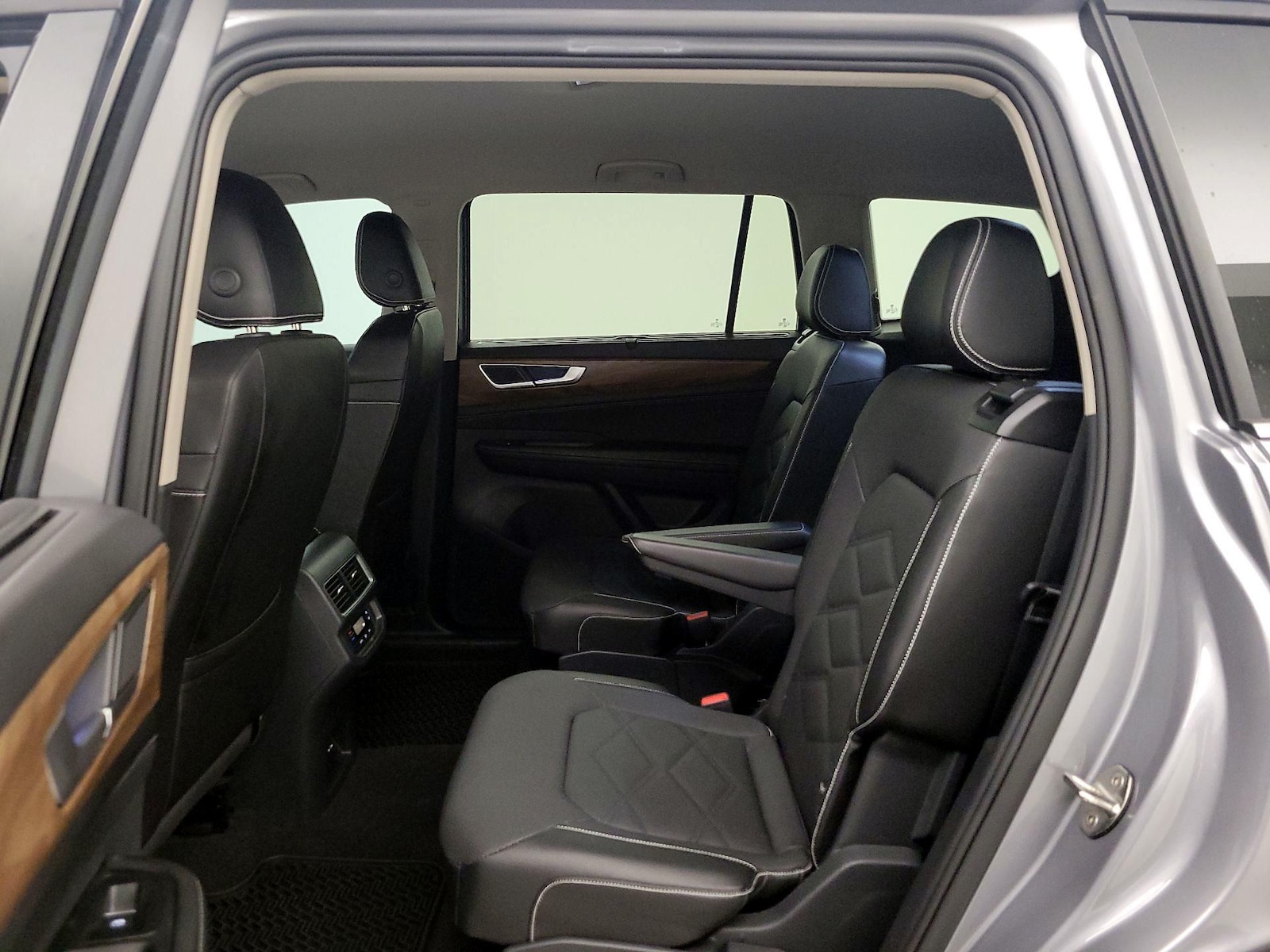 2024 Volkswagen Atlas SE w/Tech - Photo 20