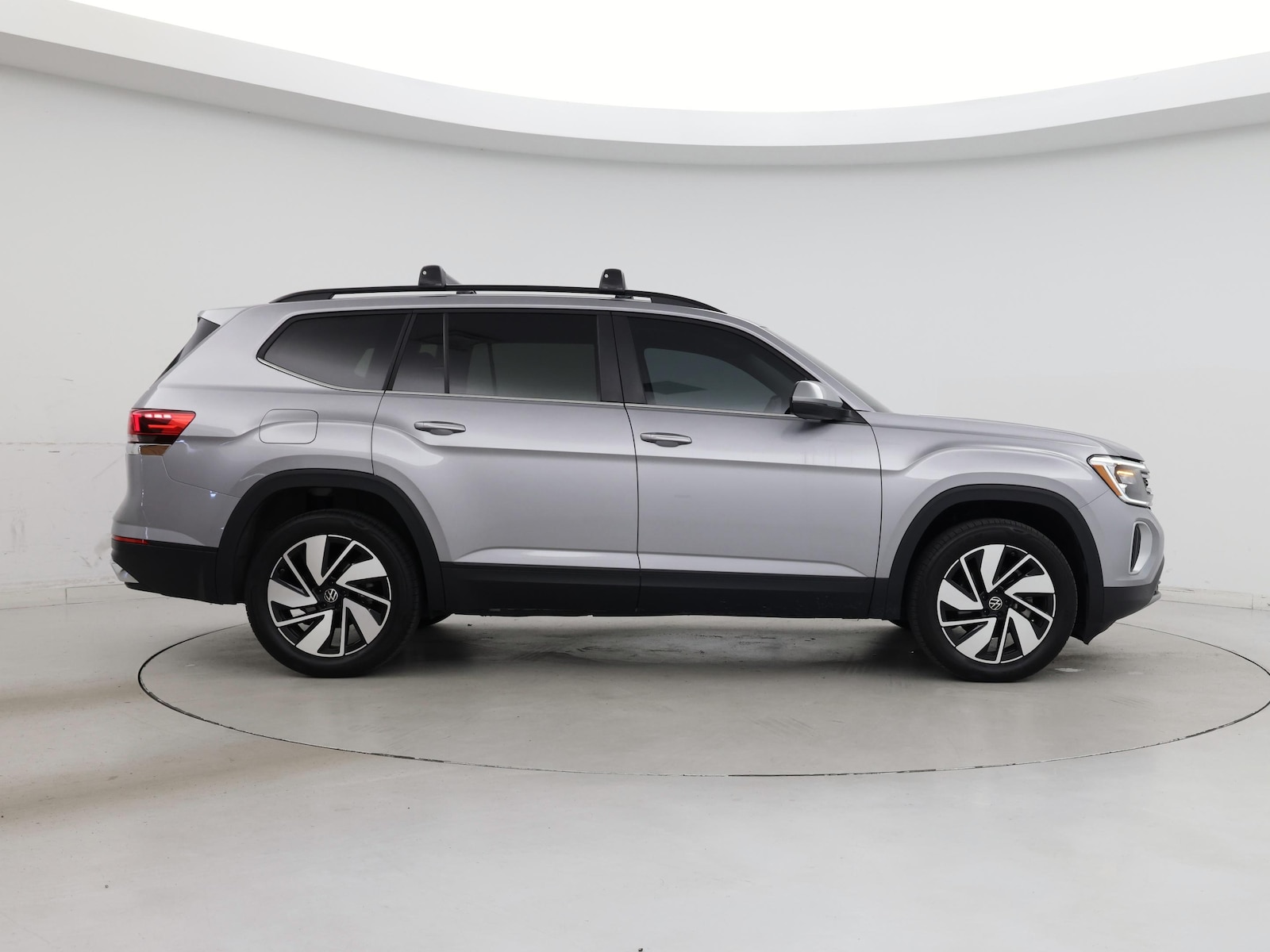 2024 Volkswagen Atlas SE w/Tech - Photo 8