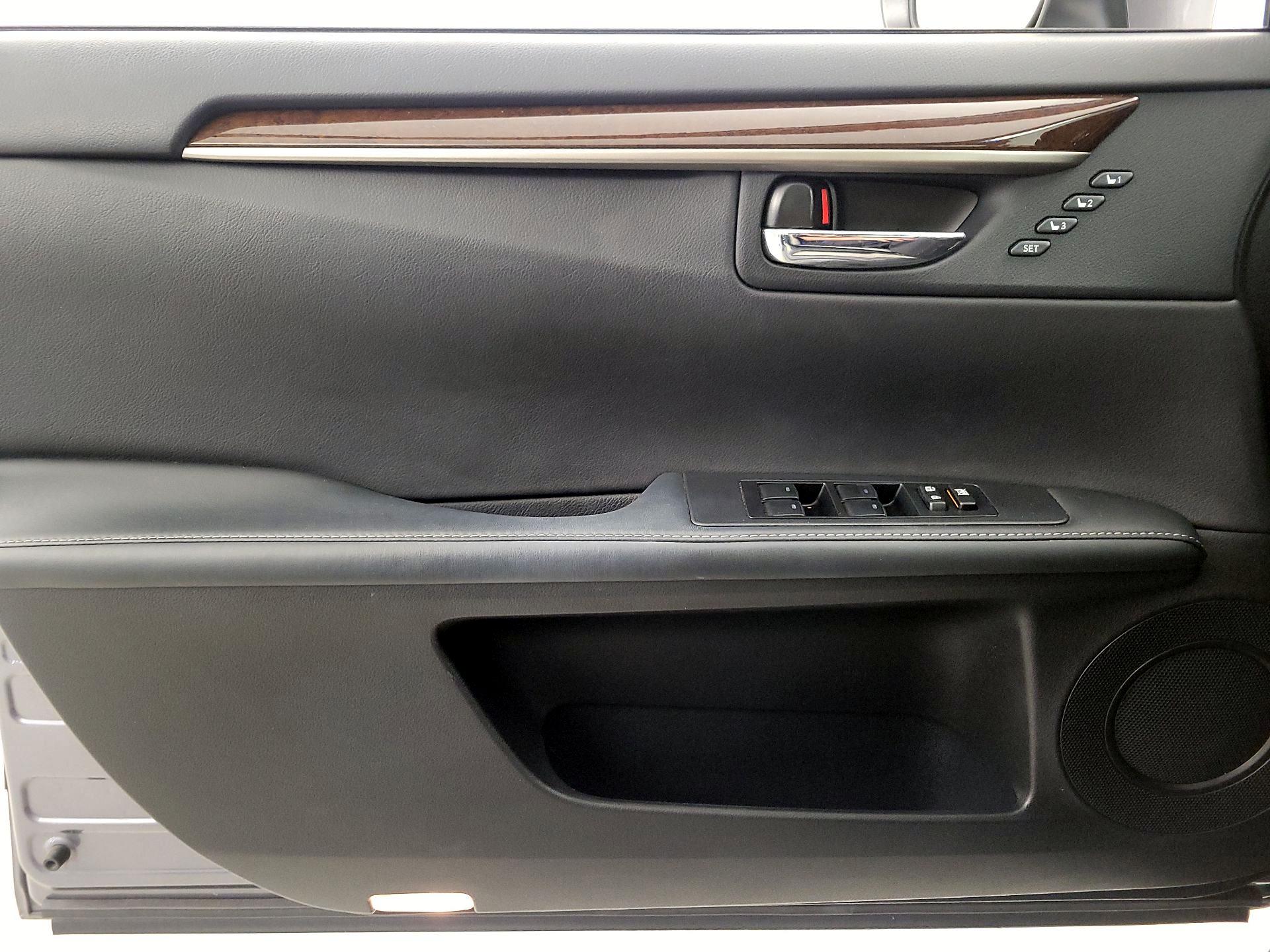 Thumbnail: 2015 Lexus ES - 12
